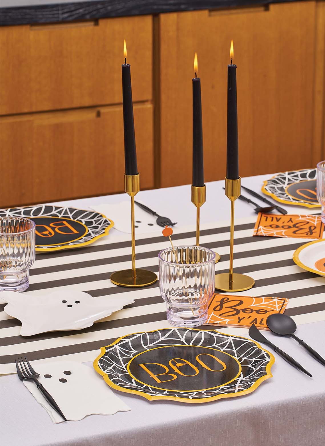 Premium 24-Piece All Black Plastic Cutlery Set - Durable Disposable Forks, Knives & Spoons - Service for 8 - Perfect for Parties, Picnics, BBQs & Catering Events