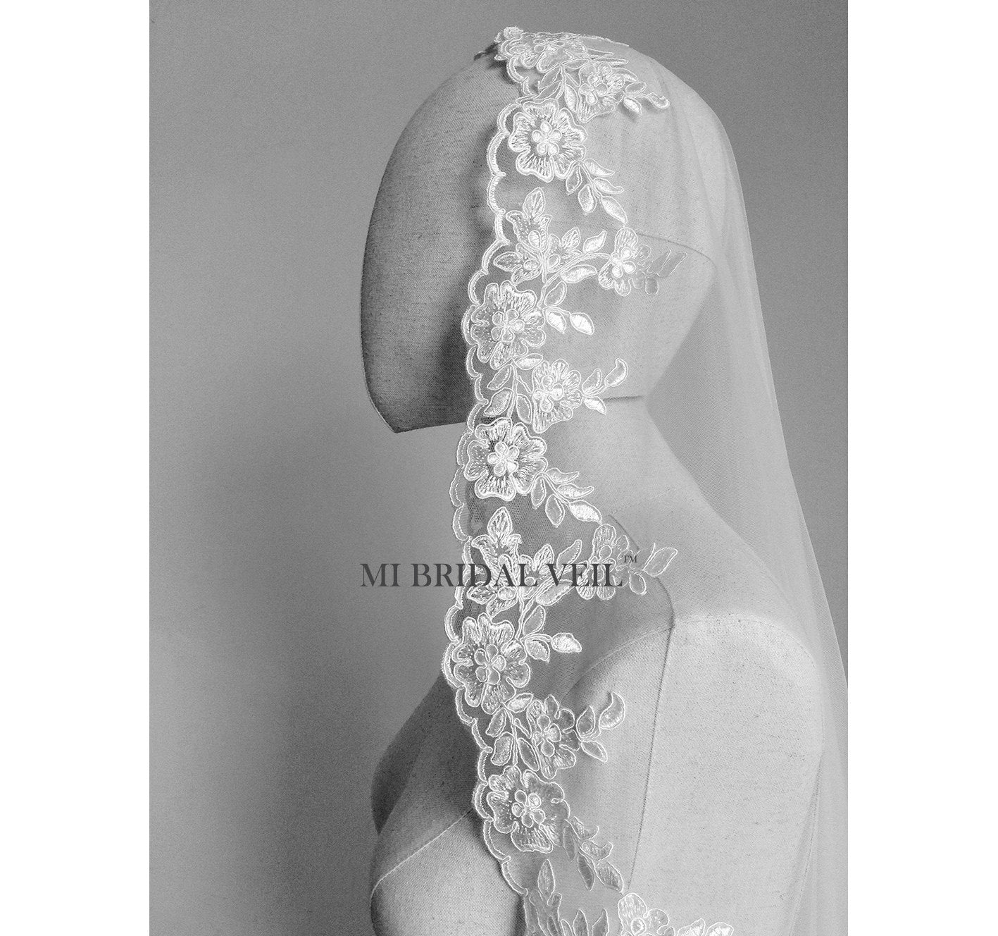 Elegant Mantilla Lace Wedding Veil - Vintage Inspired Rose Lace Bridal Veil for Church, Cathedral & Beach Weddings | Perfect for Brides, First Communion & Quinceañera