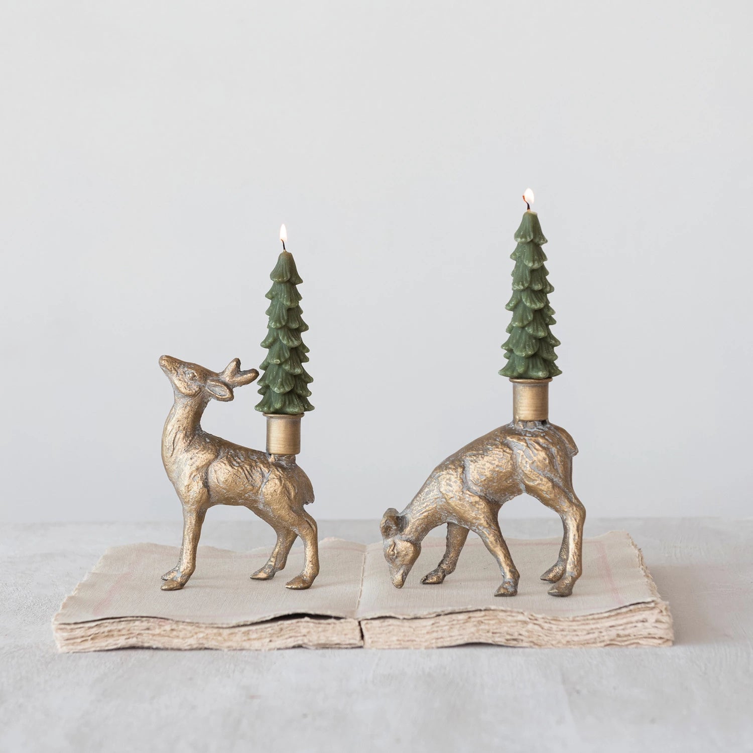 Elegant Deer Taper Candle Holder - Handcrafted Metal Candle Stick for Weddings, Christmas & Home Decor - Perfect for Romantic Dinners & Holiday Centerpieces