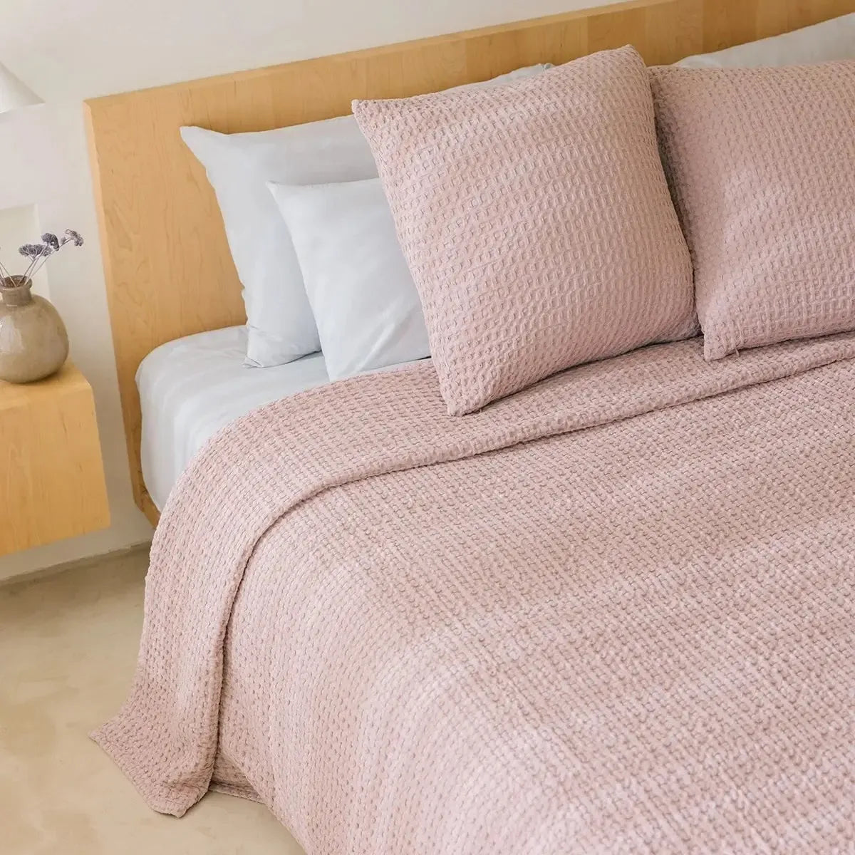 Santa Luzia Waffle Bedspread - Soft Pink Waffle Weave Blanket for Bedroom Decor | Cozy Throw for Couch, Guest Room & Dorm