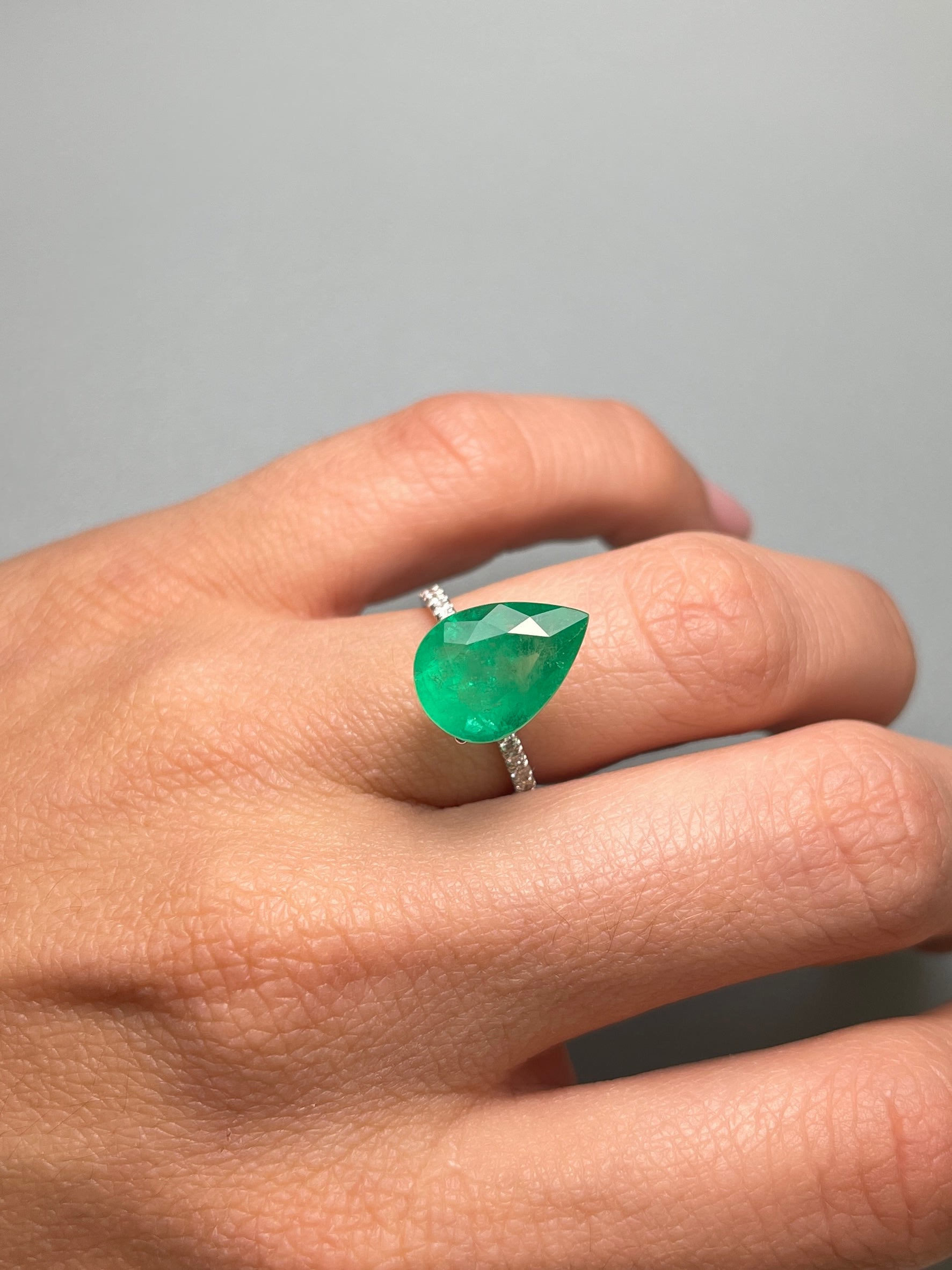 6.01 Carat 14x10mm Medium Yellowish Green Natural Loose Colombian Emerald Pear Cut Gemstone for Jewelry Making, Engagement Rings & Luxury Gifts