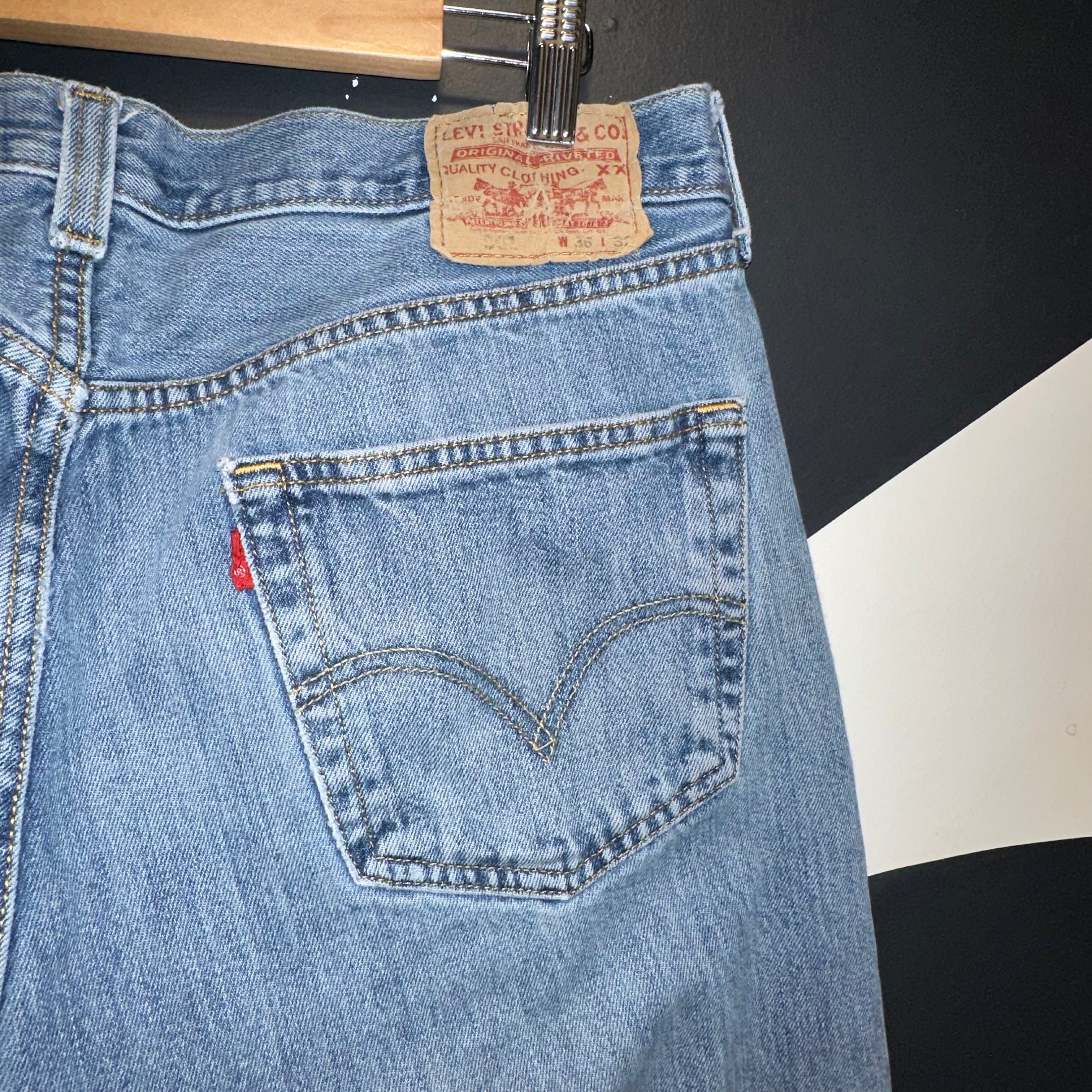 Levi's 501 Light Wash Jeans for Men | Classic Straight Fit Denim Pants | Size 34 | Perfect for Casual Wear, Work & Everyday Outfits