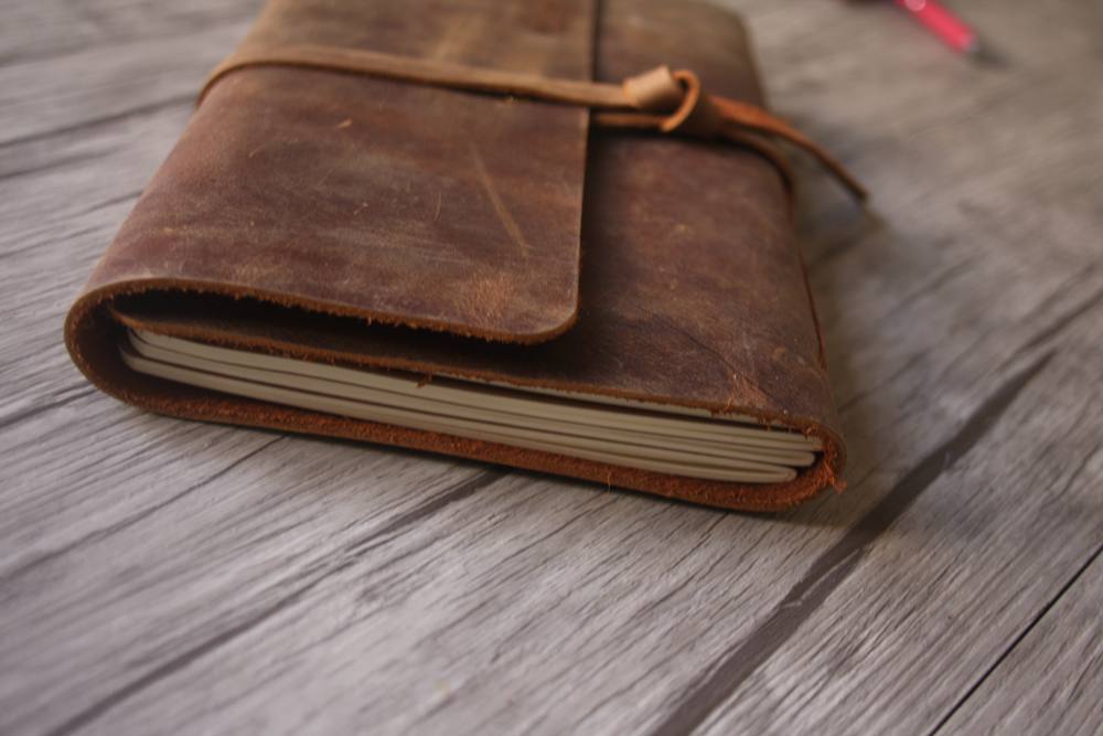 Premium Handmade Large Leather Bound Sketchbook for Artists - Perfect for Drawing, Sketching & Watercolor Painting - Ideal Gift for Art Lovers