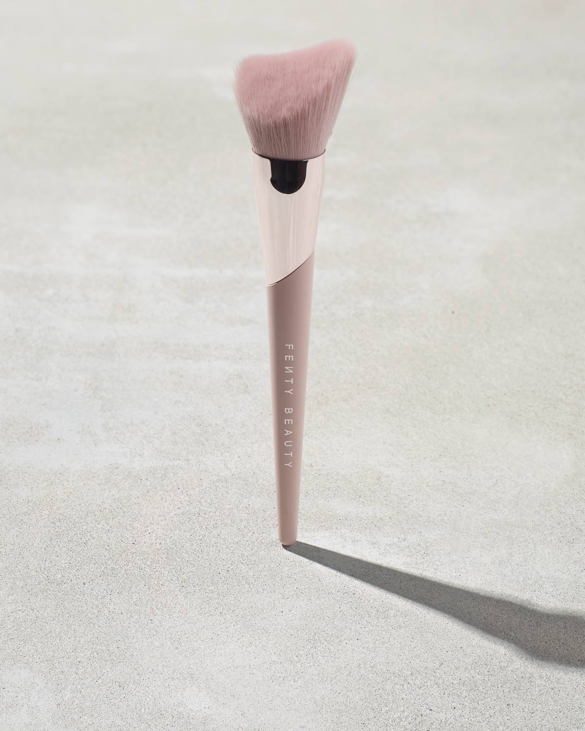 Soft Cheek Hugging Bronzer Brush 190 - Professional Makeup Brush for Contouring & Blush - Perfect for Everyday Makeup & Special Occasions