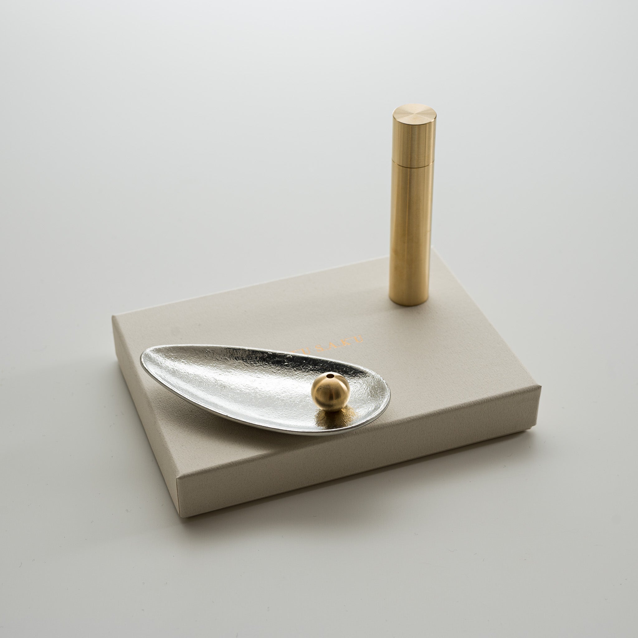 NOUSAKU Japanese Incense Holder & Plate Set - Elegant Leaf Shape Design for Aromatherapy & Meditation | Perfect Zen Home Decor Gift
