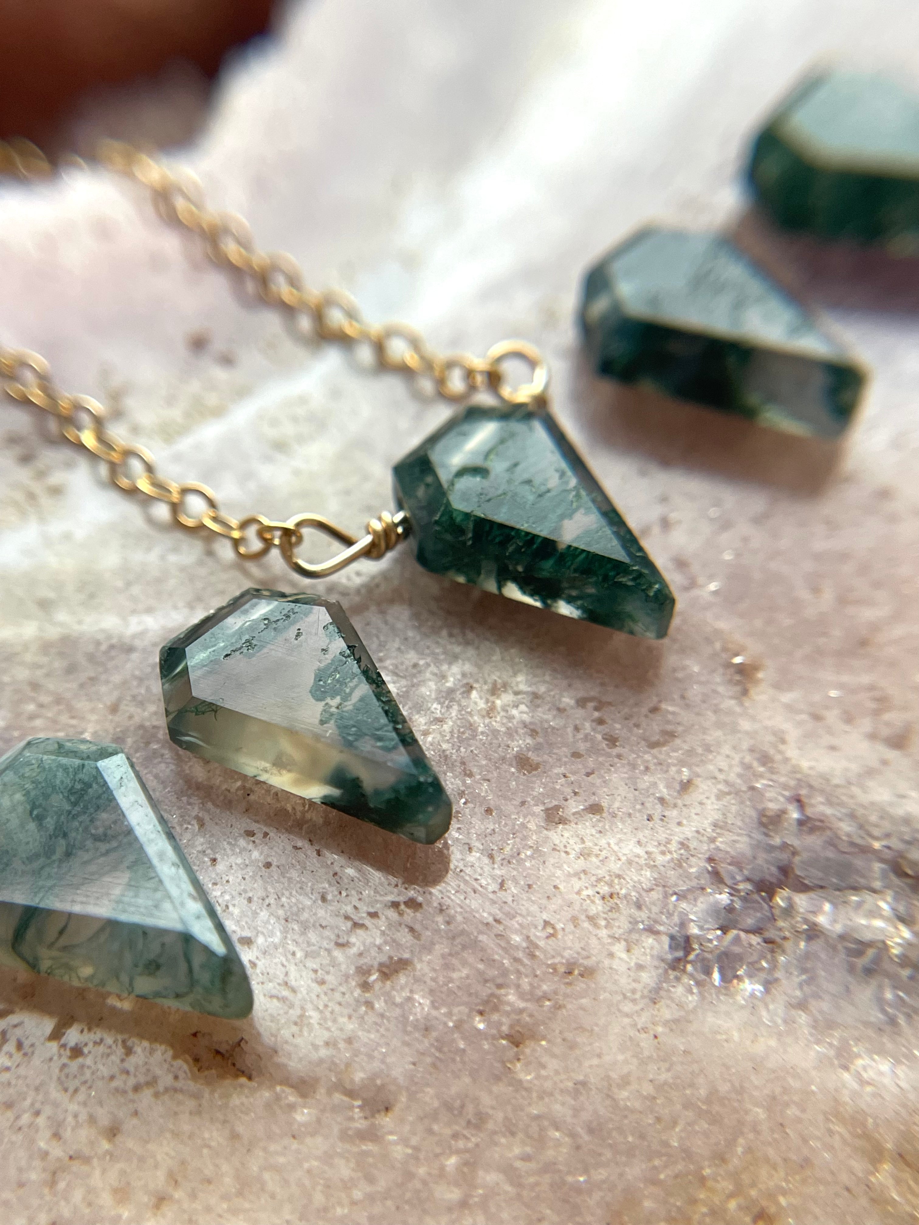 Natural Moss Agate Necklace for Women - Healing Crystal Pendant with Adjustable Chain - Perfect for Meditation, Yoga & Spiritual Gifts
