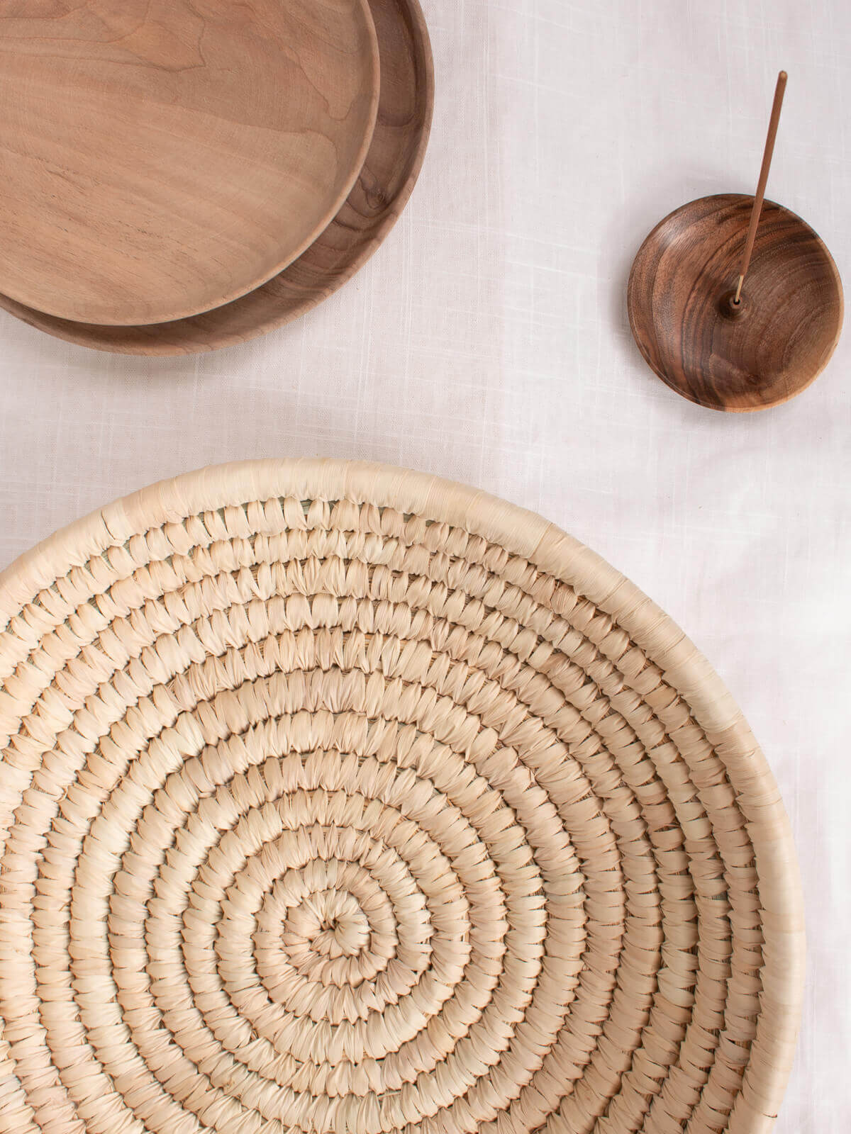Eco-Friendly Palm Leaf Woven Plates - Biodegradable Dinnerware for Parties, Picnics & Outdoor Dining - Sustainable & Stylish Disposable Plates