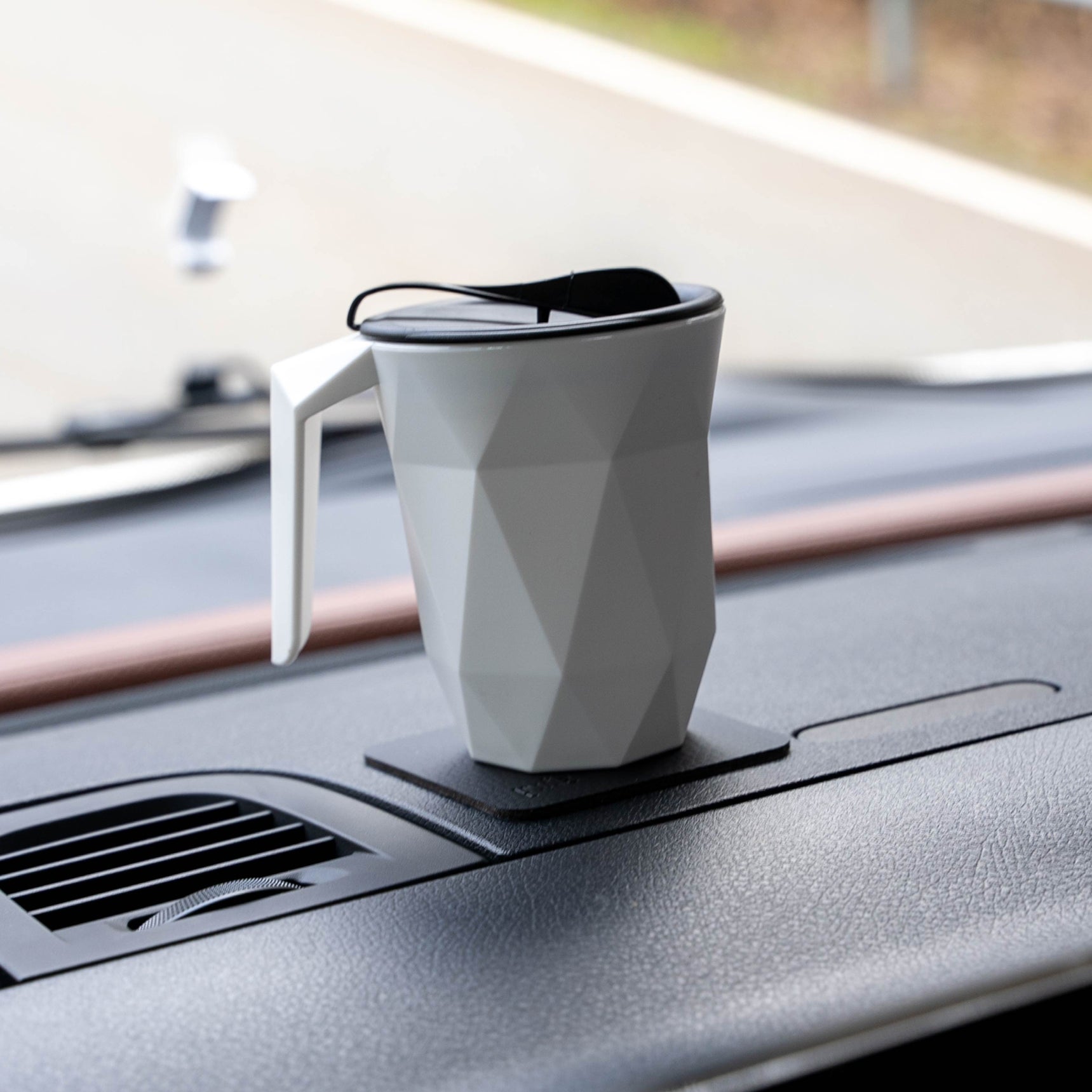 Magnetic Plastic Travel Mug - Insulated Coffee Cup with Lid for Hot & Cold Drinks - Perfect for Commuting, Camping, and Office Use