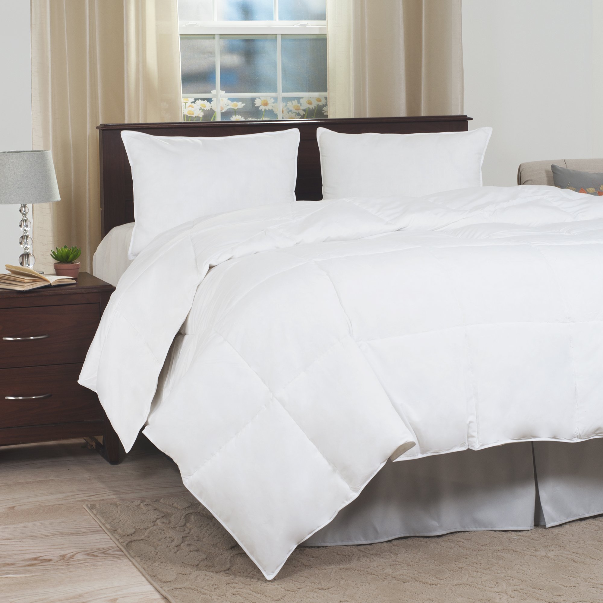 Luxury Hypoallergenic Goose Down Alternative Comforter - Ultra Soft, Quilted Box Stitch Design, All Season King Size Bedding for Master Bedroom & Guest Room (White, 1 Pack) - Perfect for Cozy Nights & Hotel-Style Comfort