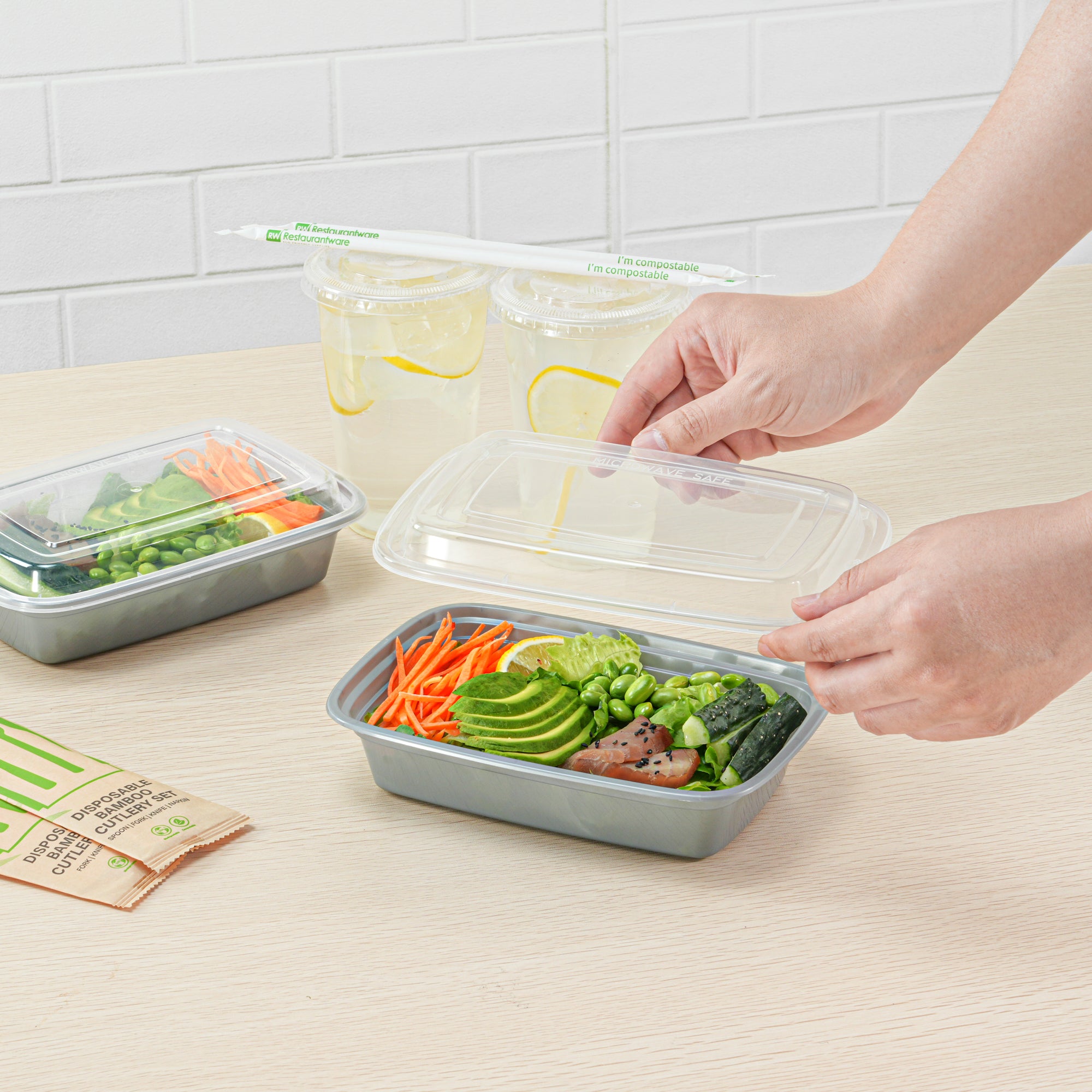 24 oz Rectangle Silver Plastic To-Go Food Containers with Clear Lids - Microwave Safe (8