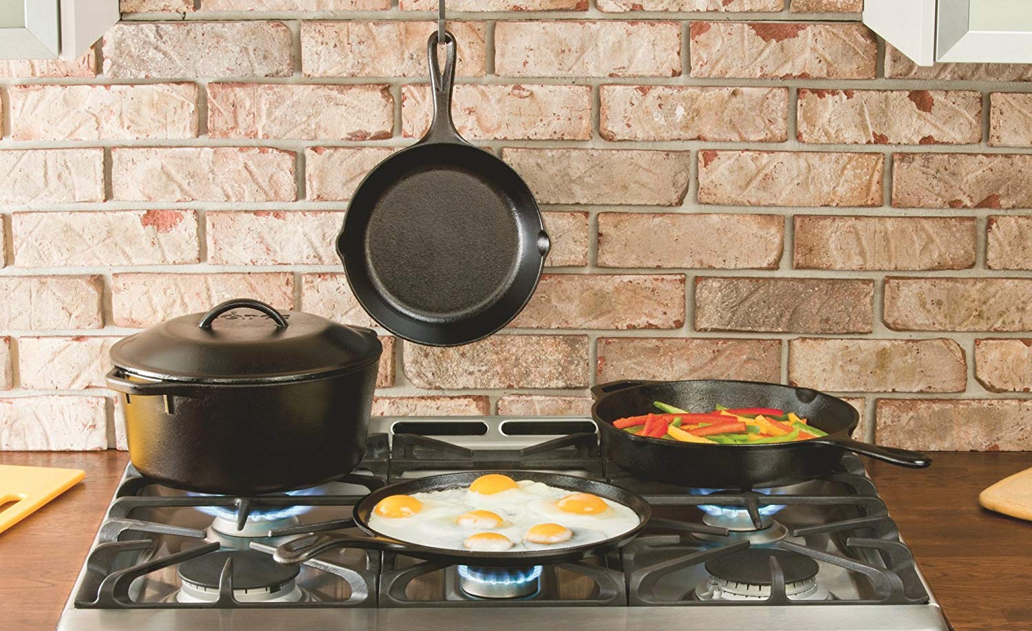 Lodge BOLD Exclusive 7-Quart Premium Pre-Seasoned Cast Iron Dutch Oven with Lid - Heavy Duty Dual Handles for Oven, Stove, Grill & Campfire Cooking - Perfect for Baking, Stewing, Roasting & Outdoor Camping - Black