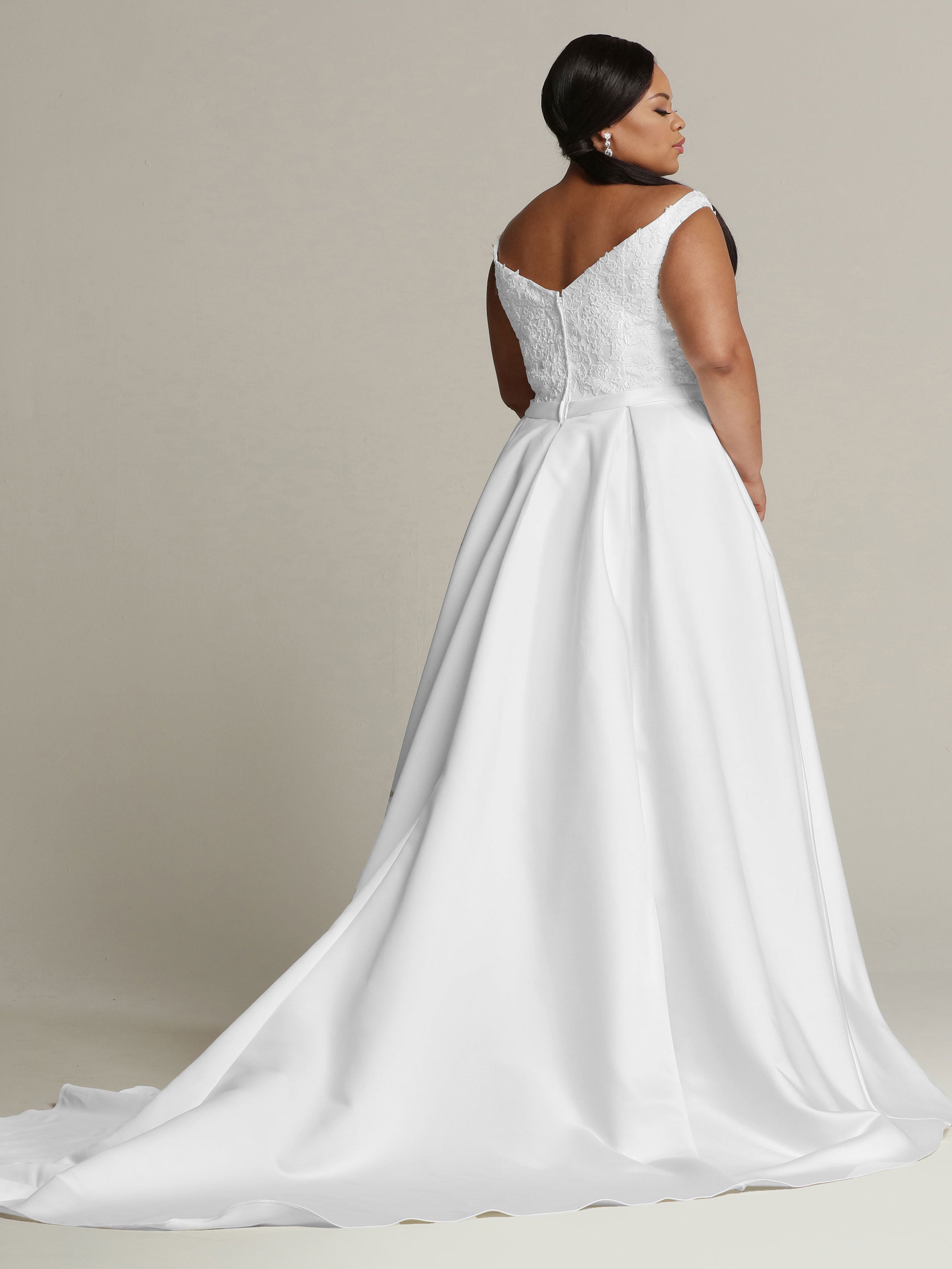 Audrey Elegant Lace and Satin Ball Gown Wedding Dress with Pockets - Perfect for Bridal, Prom, Formal Events & Photo Shoots
