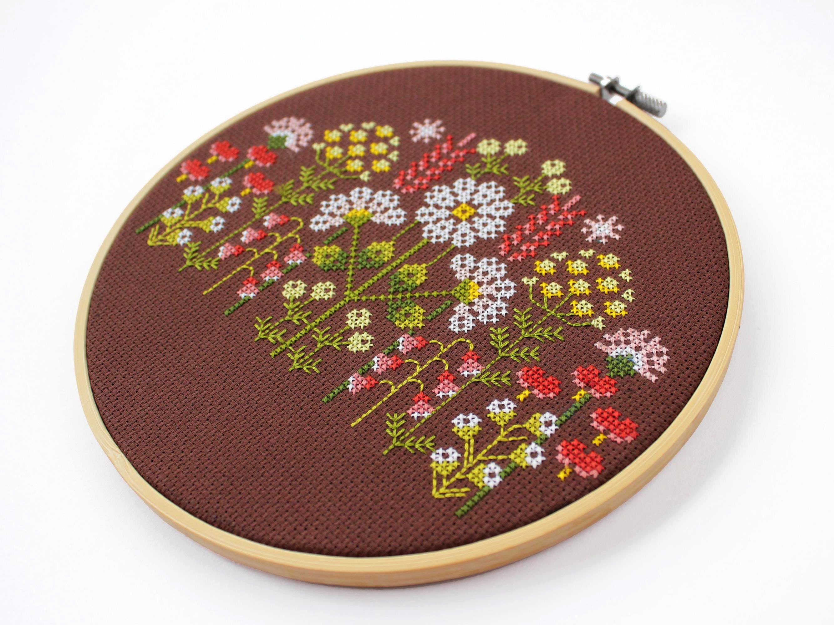 Wildflowers Cross Stitch Kit for Beginners - Complete Embroidery Set with Pattern, Thread & Needle - DIY Floral Home Decor Craft Kit for Wall Art & Gifts
