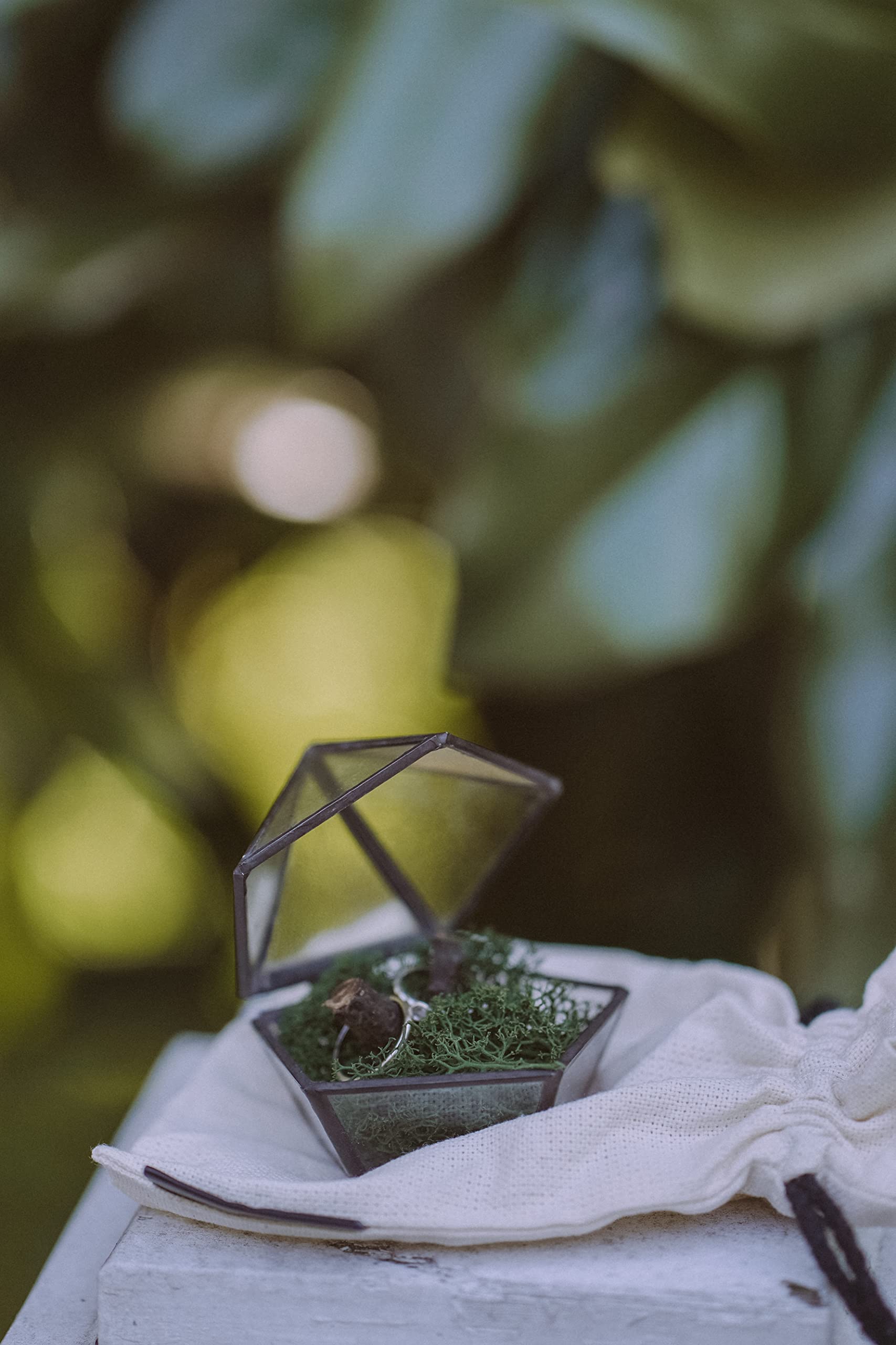 Elegant Black Glass Ring Box for Wedding Ceremony - Ring Bearer Pillow & Proposal Engagement Ring Holder - Perfect for Wedding, Engagement, and Gift Giving