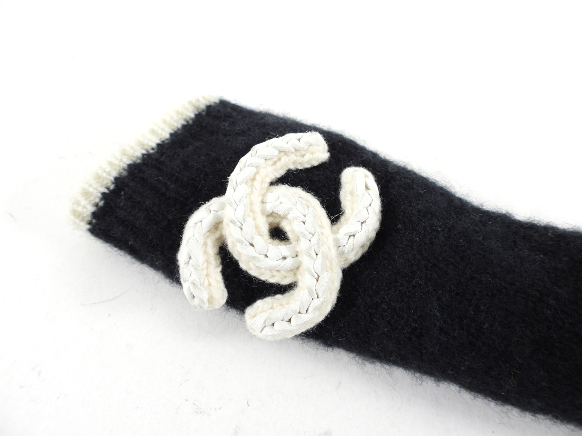 Chanel Black Cashmere CC Knit Gloves - Luxury Cashmere Winter Gloves for Women, Elegant CC Logo Design, Soft & Warm - Perfect for Winter Fashion, Holiday Gifts & Formal Occasions