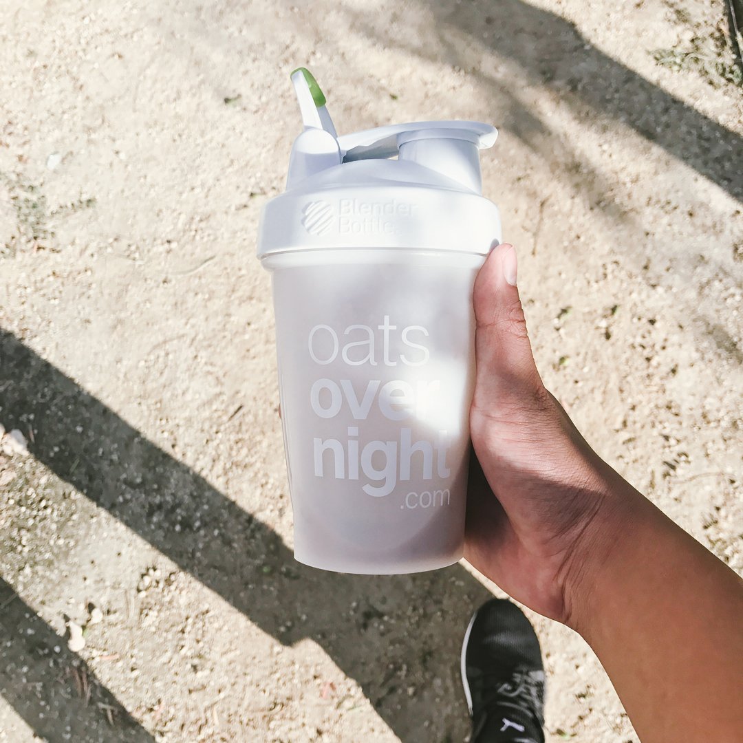 Oats Overnight Blender Bottle - 20oz Leak-Proof Shaker for Protein Shakes & Overnight Oats - Clear/White/Green with Milk Fill Line - Perfect for Gym, Workouts & Healthy Breakfast On-The-Go
