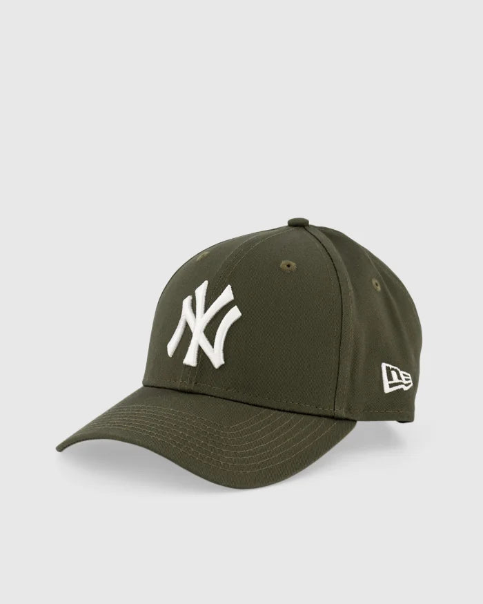 New Era New York Yankees 9FORTY Adjustable Olive Green Baseball Cap - Perfect for Baseball Games, Streetwear & Casual Outfits