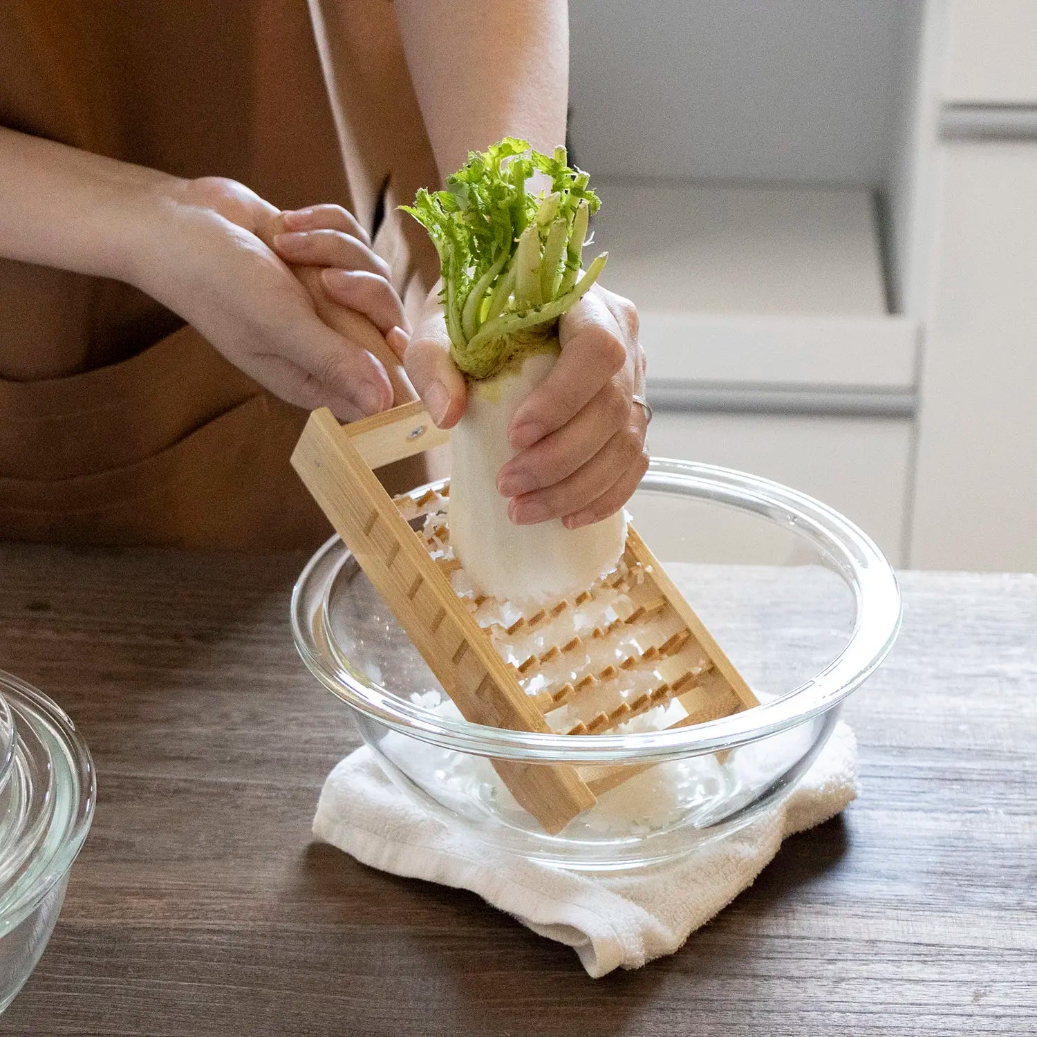 Premium Manyo Bamboo Oni Oroshi Grater Square - Authentic Japanese Ginger & Wasabi Grater for Sushi, Sashimi & Asian Cuisine - Durable & Eco-Friendly Kitchen Tool