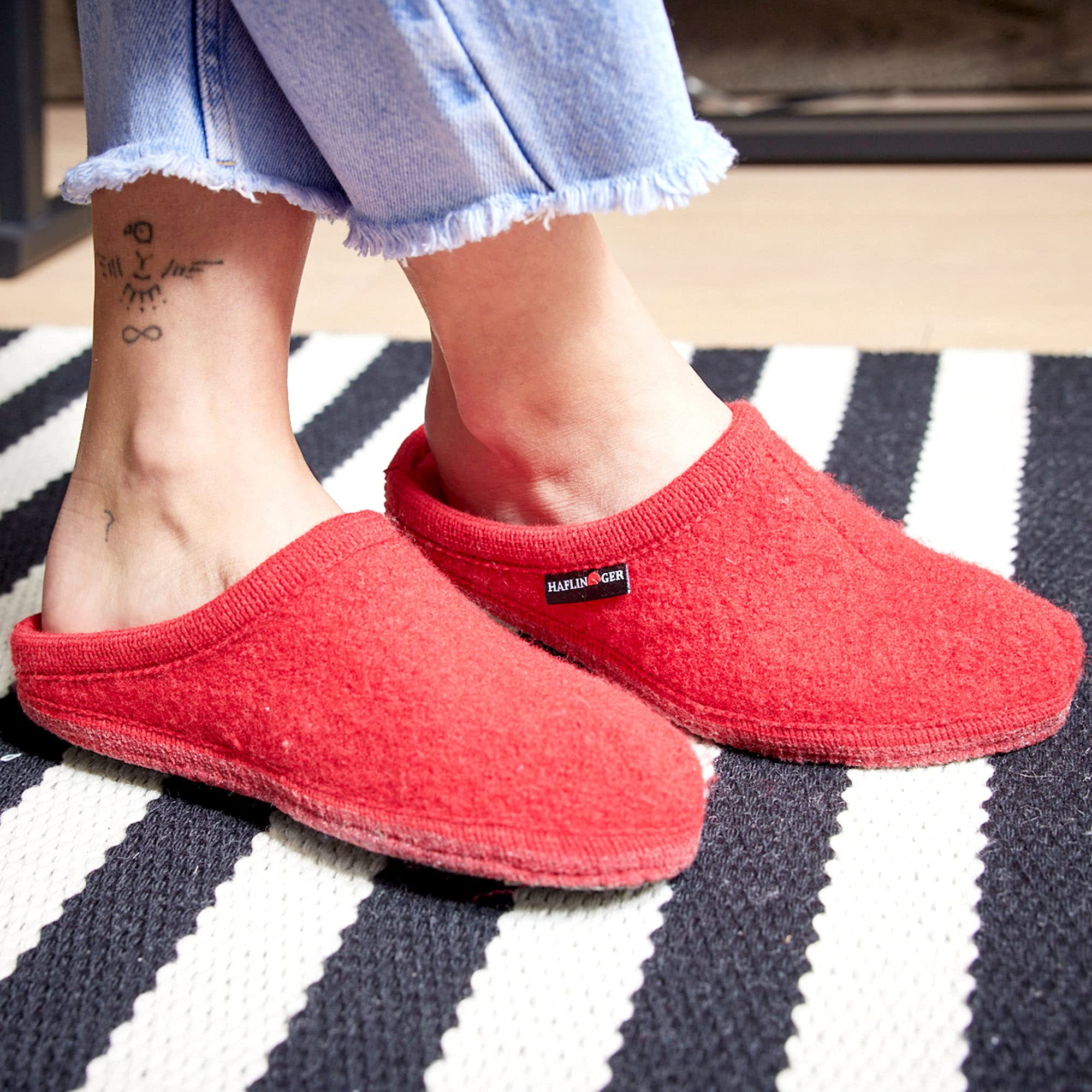HAFLINGER Men's Wool Felt Low-Top Slippers - Comfortable Indoor/Outdoor House Shoes for Relaxation & Warmth