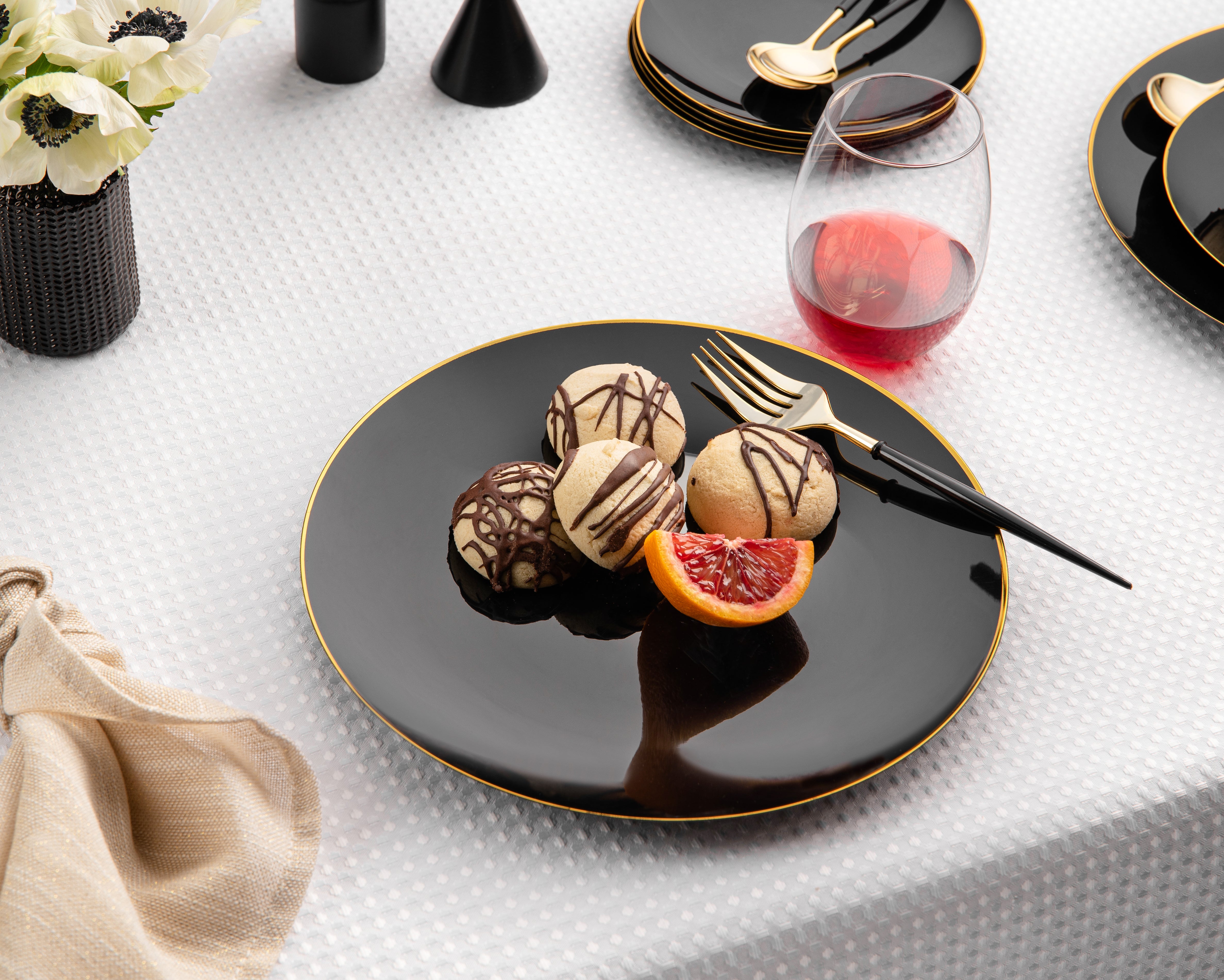 32-Piece Black and Gold Round Plastic Dinnerware Set for 16 Guests - Elegant Disposable Plates, Cups, Forks, Knives & Spoons - Perfect for Weddings, Parties, Events & Outdoor Dining - Eco-Friendly & Durable