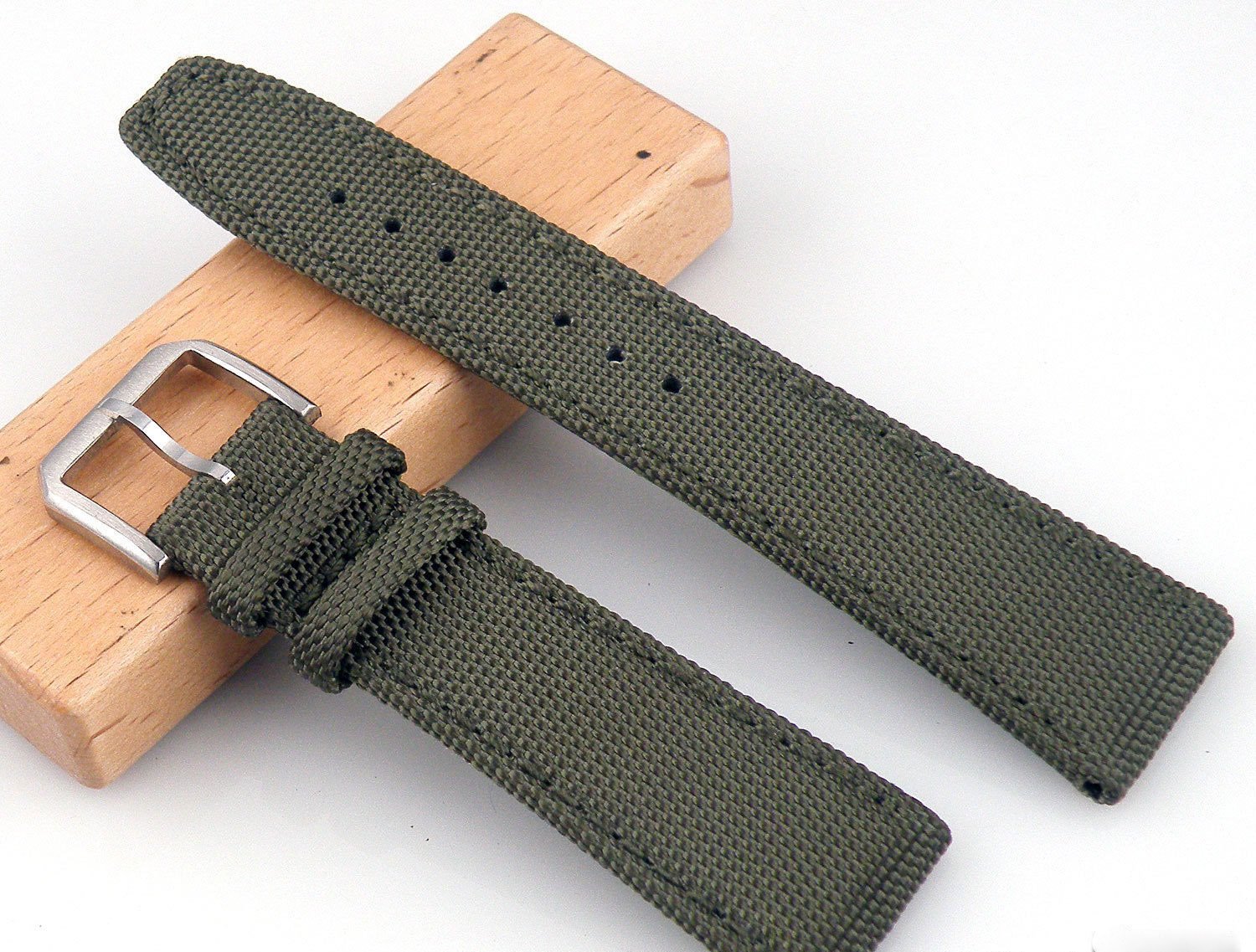 FANMIS 22mm Military Green Fabric Leather Watch Band with Silver Buckle - Durable Strap for Pilot Watches, Outdoor Adventures & Casual Wear