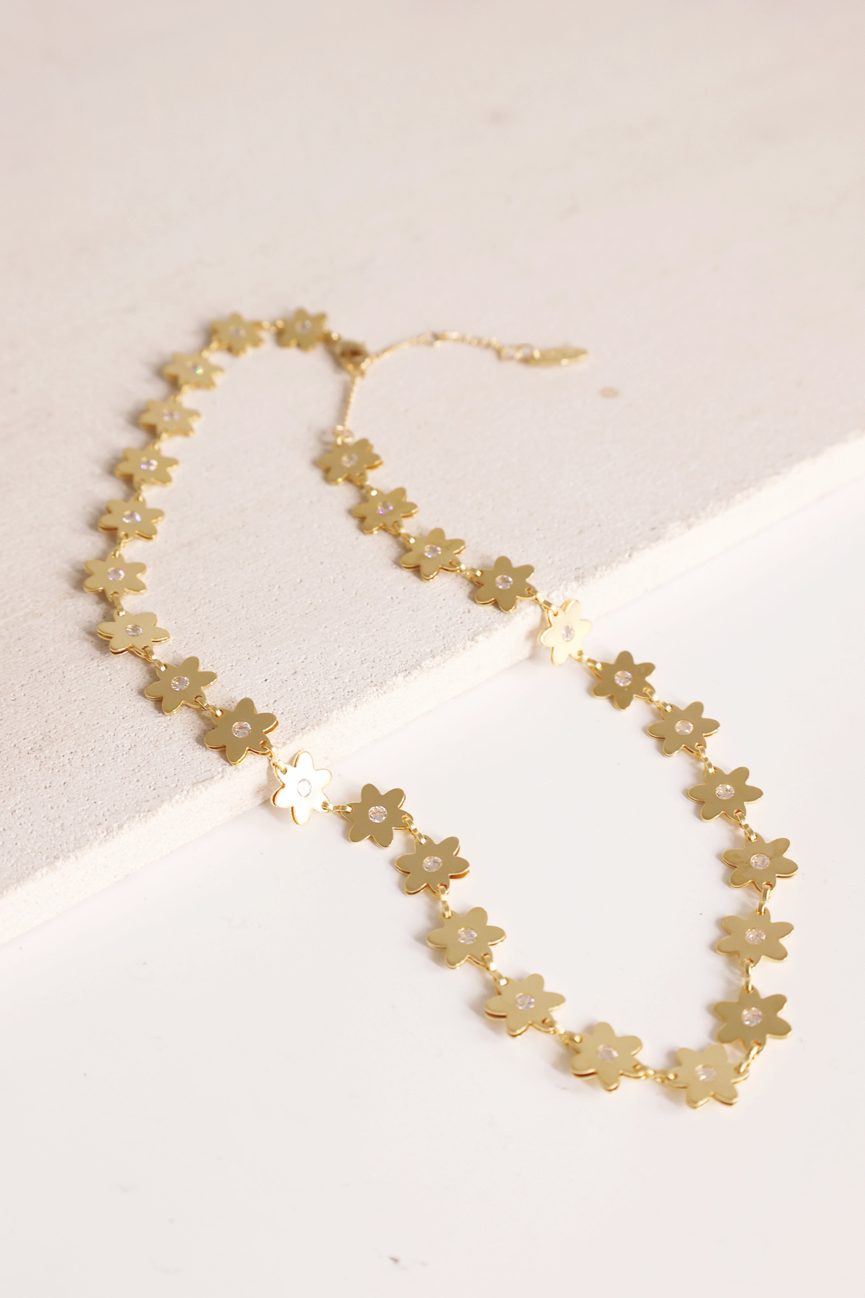 Daisy Choker Necklace for Women - Floral Adjustable Fashion Jewelry - Perfect for Weddings, Parties & Everyday Wear