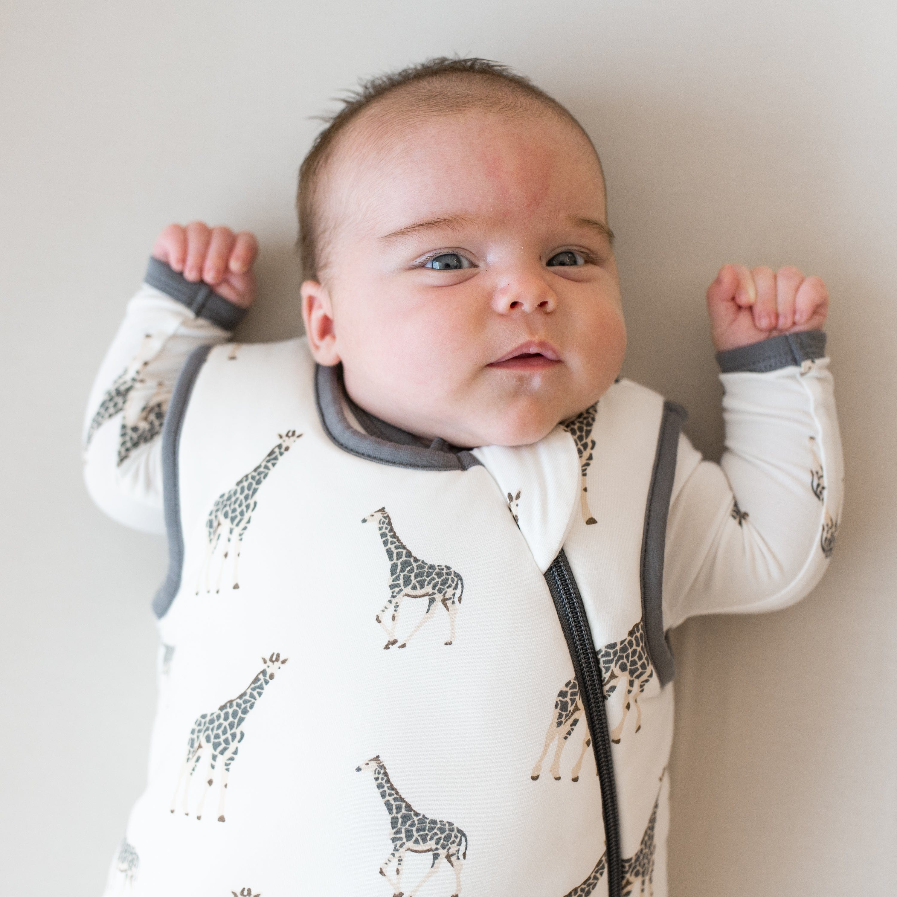 Giraffe Print Sleep Bag for Babies - Soft & Comfortable 2.5 TOG Sleeping Sack for Infants - Perfect for Nursery, Daycare & Travel