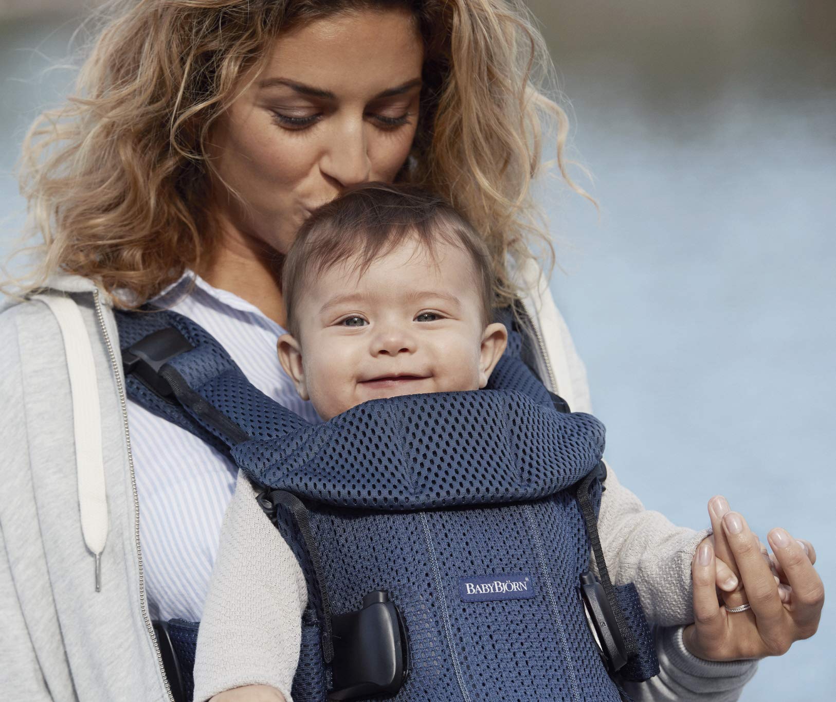 BabyBjörn Baby Carrier One Air - Breathable 3D Mesh, Navy Blue, One Size (Pack of 1) | Ergonomic & Lightweight Baby Carrier for Newborns to Toddlers - Perfect for Hiking, Shopping & Everyday Use