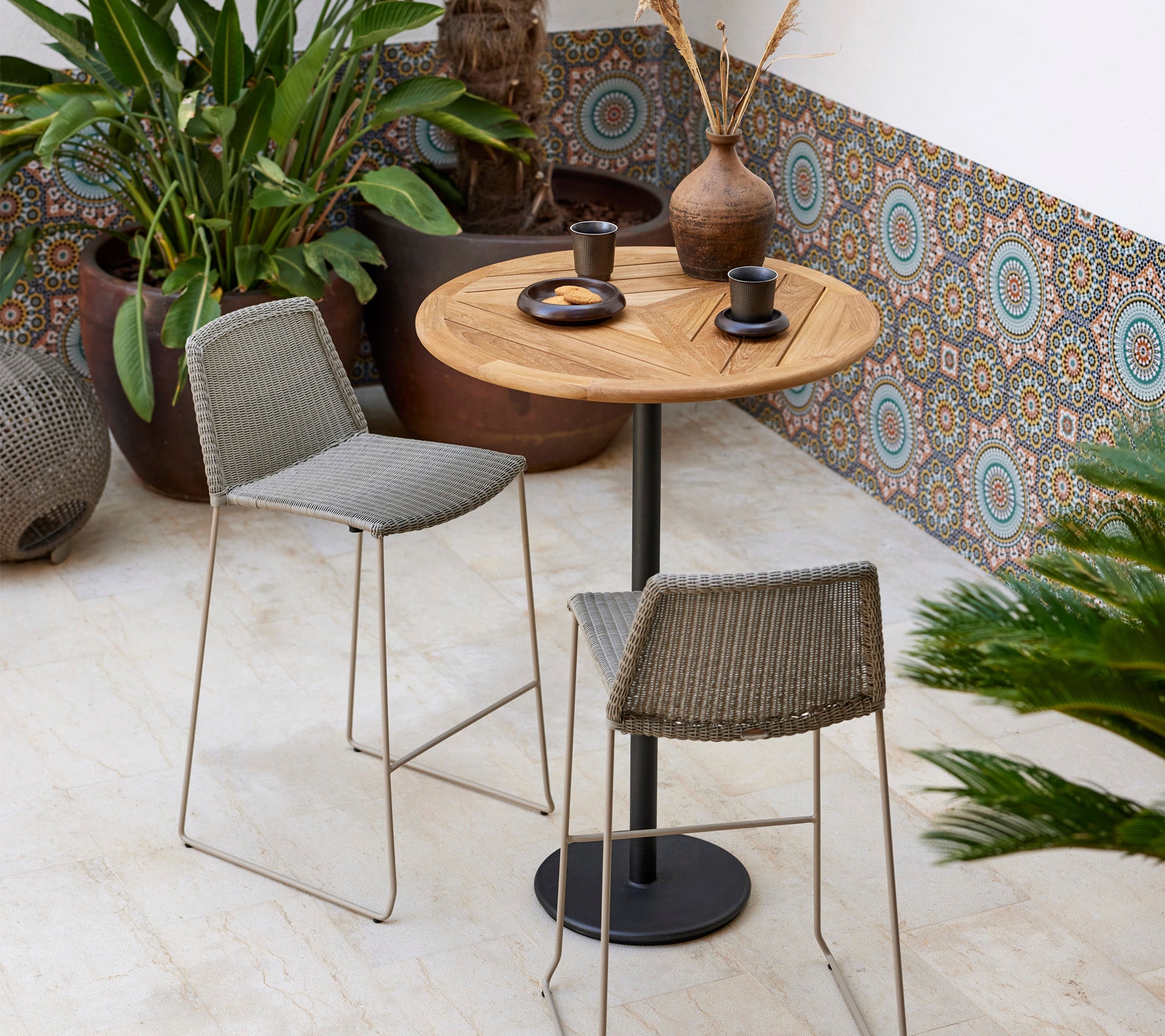 80 cm Round Bar Table - High-Quality Pub Table for Home, Restaurant & Outdoor Use - Perfect for Dining, Entertaining & Small Spaces
