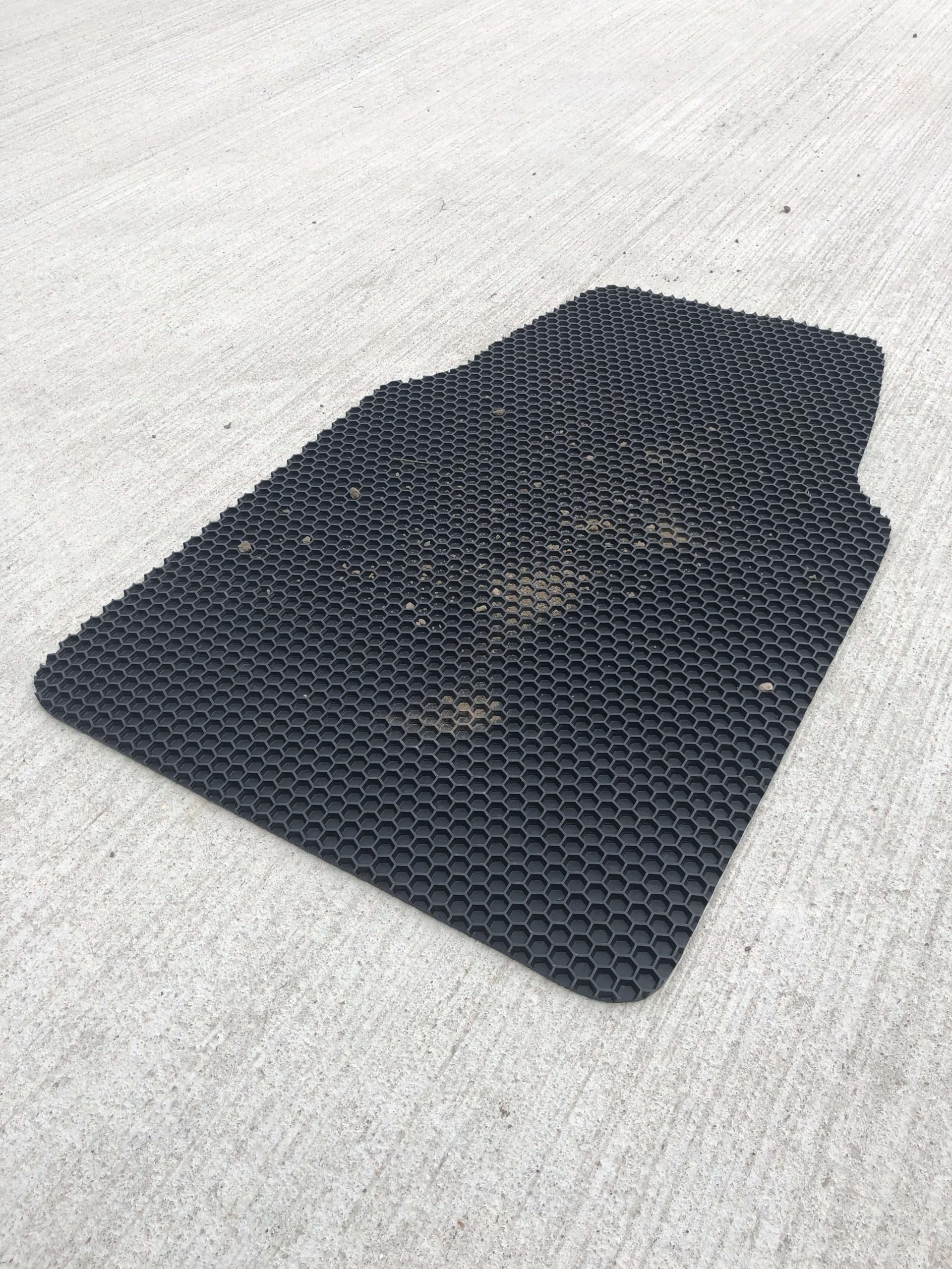 Universal Car Floor Mats - Hexagon Anti-Slip Design, Heavy Duty Waterproof & Easy Clean Dirt Catcher - Perfect for SUVs, Trucks & Sedans (Black, Driver Side, Large 1 Piece) - Ideal for All-Weather Protection & Messy Commutes