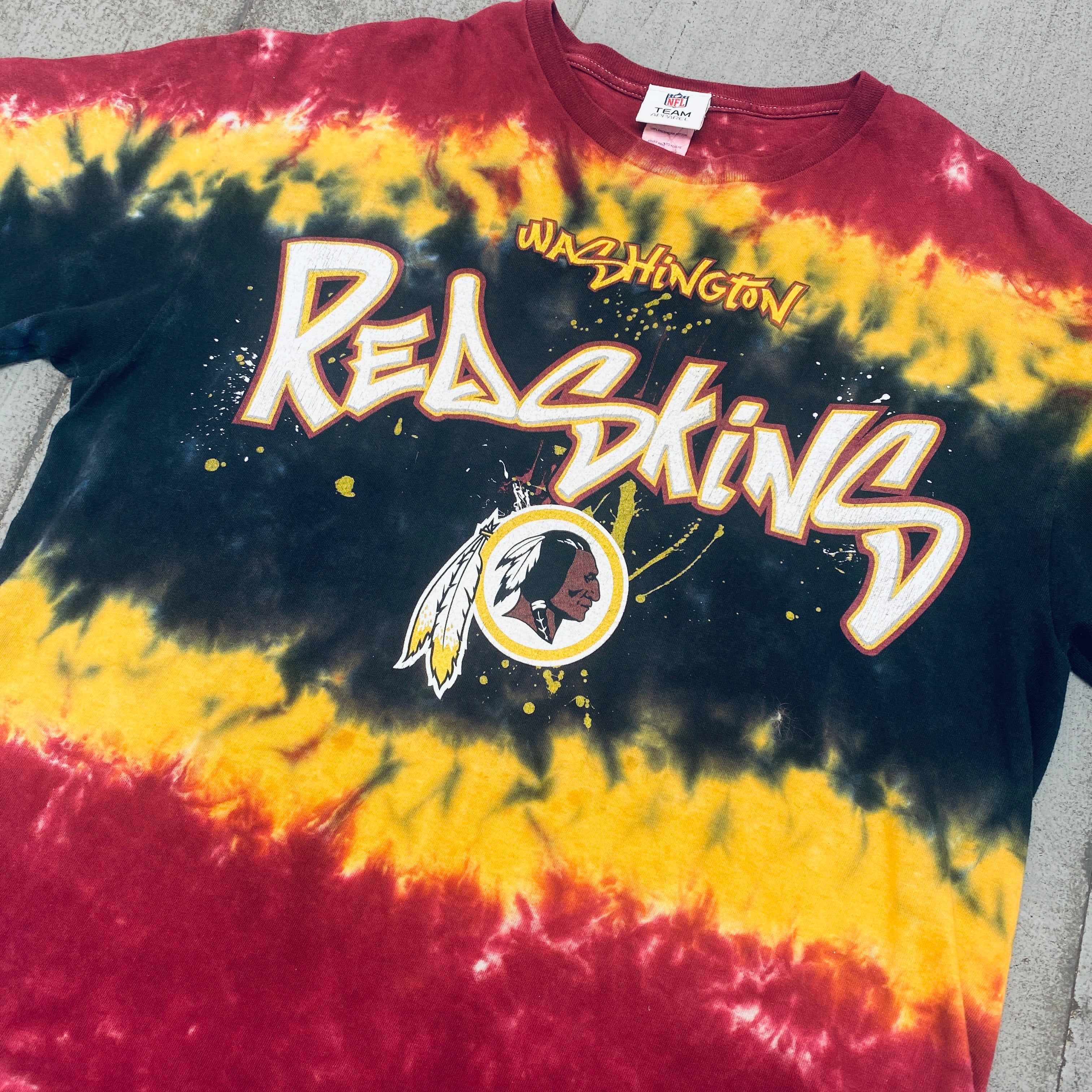 Washington Redskins Vintage 2000s Tie Dye Graphic Spellout T-Shirt (Large) - Perfect for Game Day, Concerts & Retro Fashion Lovers