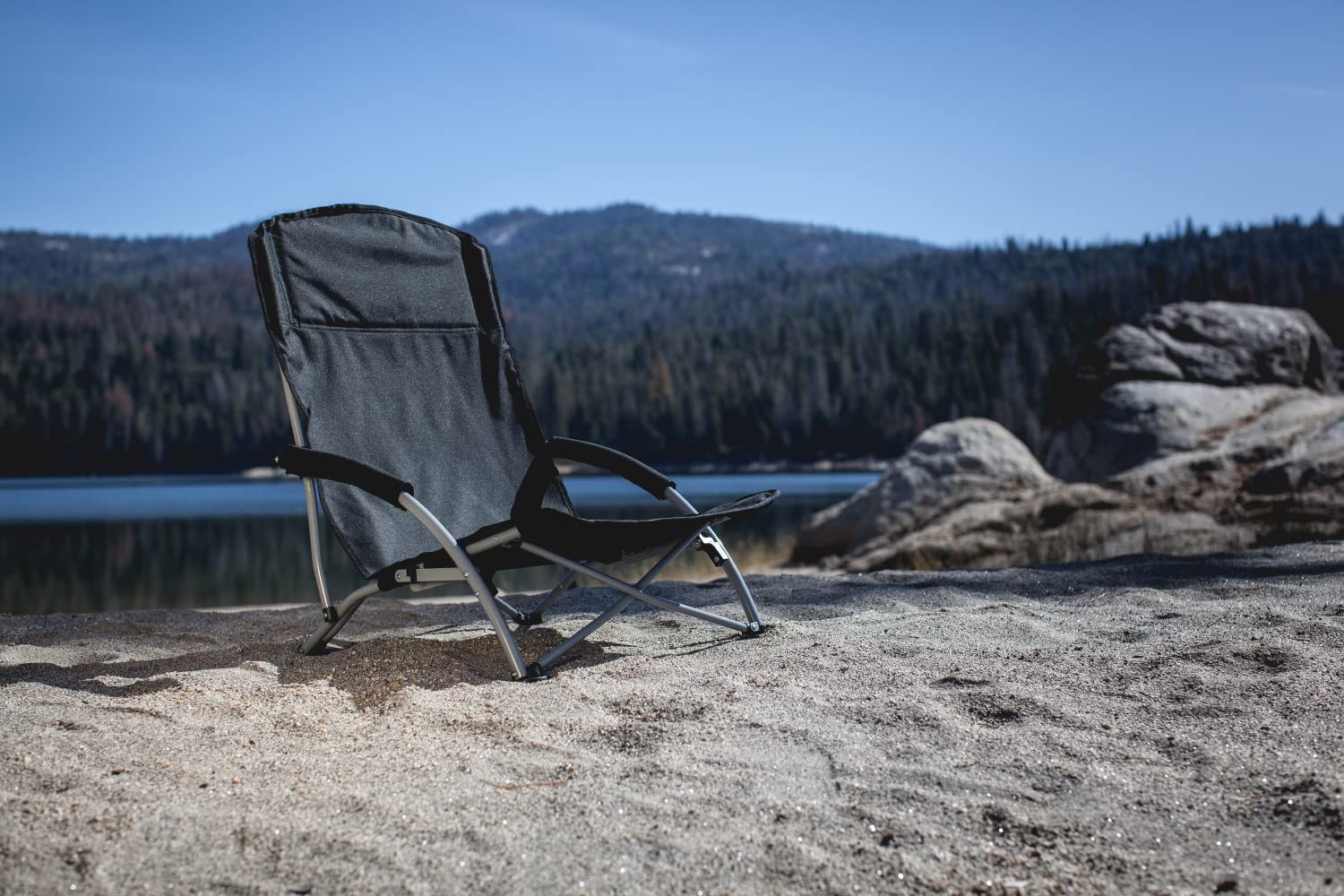 PICNIC TIME NCAA Tranquility Low Beach Chair with Carry Bag - Lightweight Portable Lawn Chair for Adults - Perfect for Beach, Camping, and Outdoor Relaxation