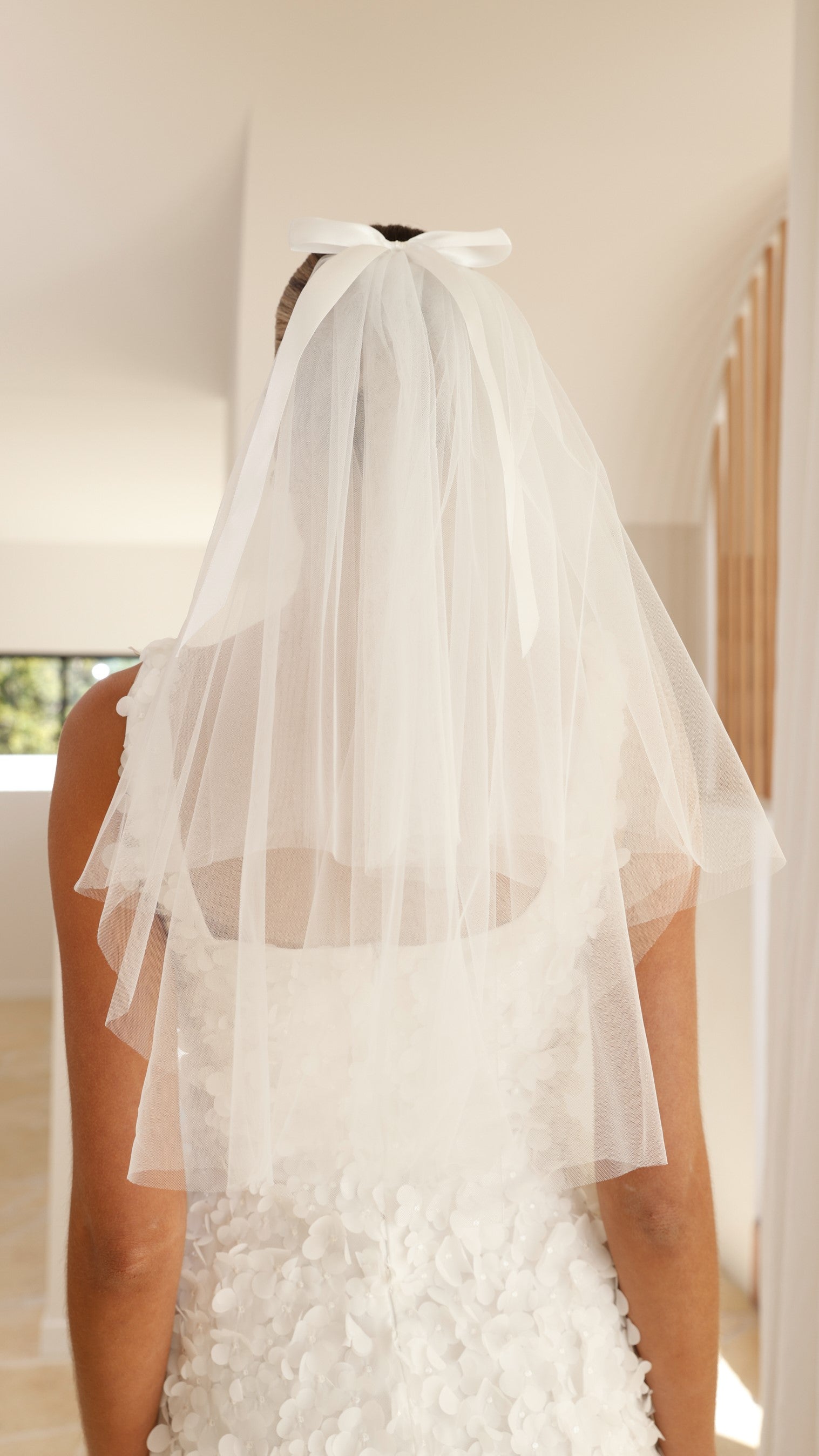 White Love Is In The Air Veil - Elegant Wedding Accessory for Brides, Bridesmaids & Romantic Photo Shoots