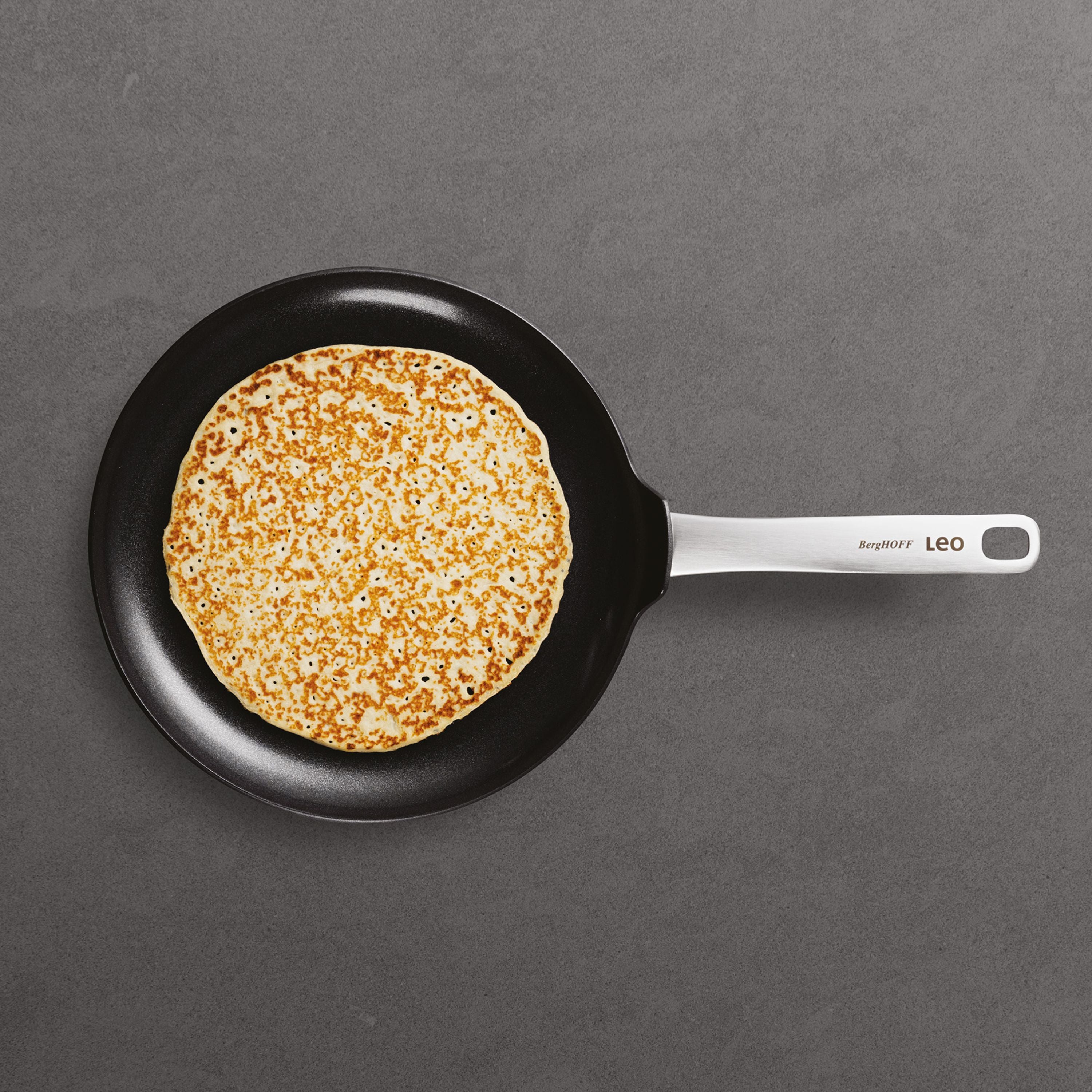 BergHOFF Leo 10.25-Inch Nonstick Ceramic Pancake Pan - Graphite Coating, Eco-Friendly Recycled Material - Perfect for Breakfast, Brunch & Family Cooking