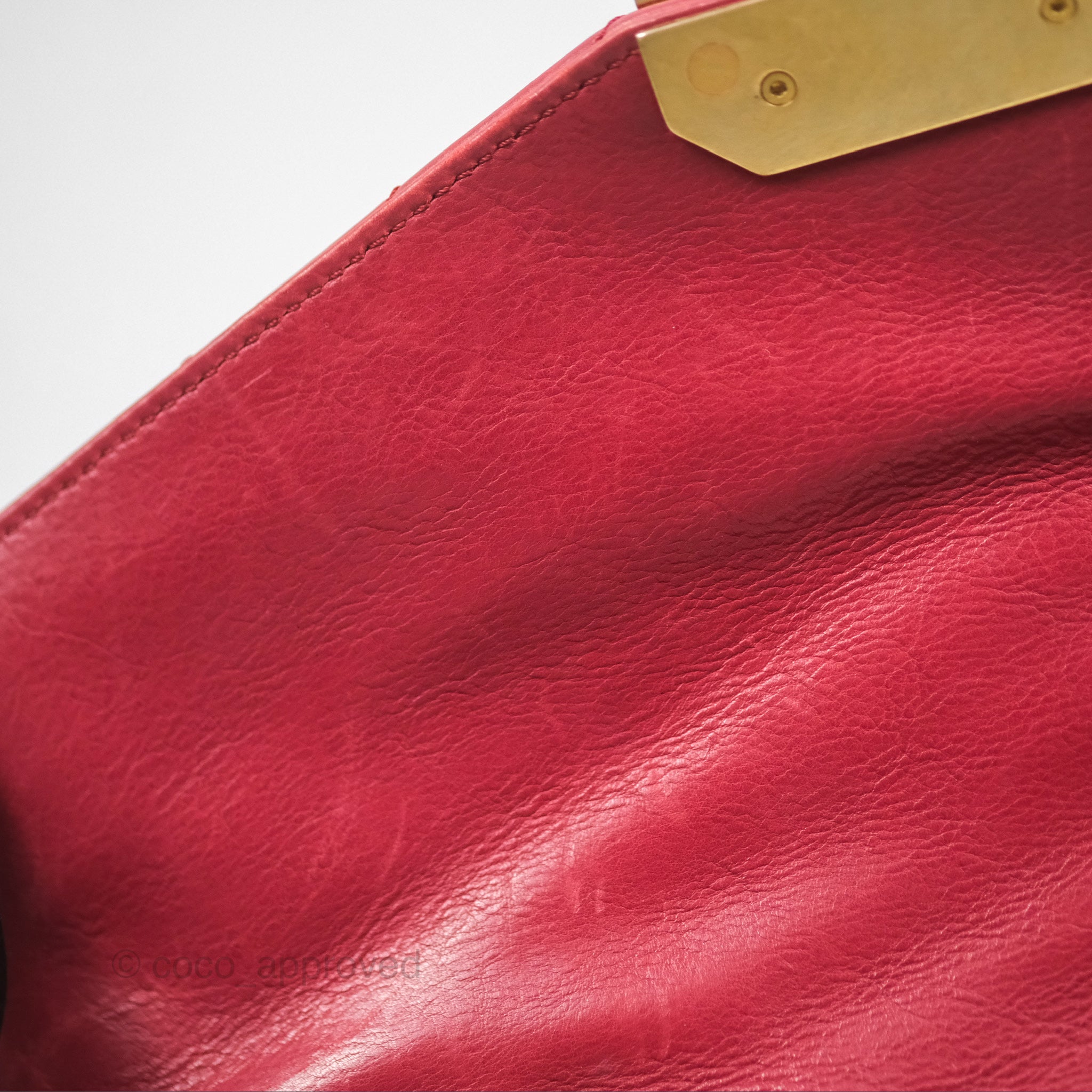 Chanel Chevron Shoulder Bag in Red Calfskin Leather with Aged Gold Hardware - Luxury Crossbody Purse for Women, Perfect for Parties, Date Nights & Special Occasions