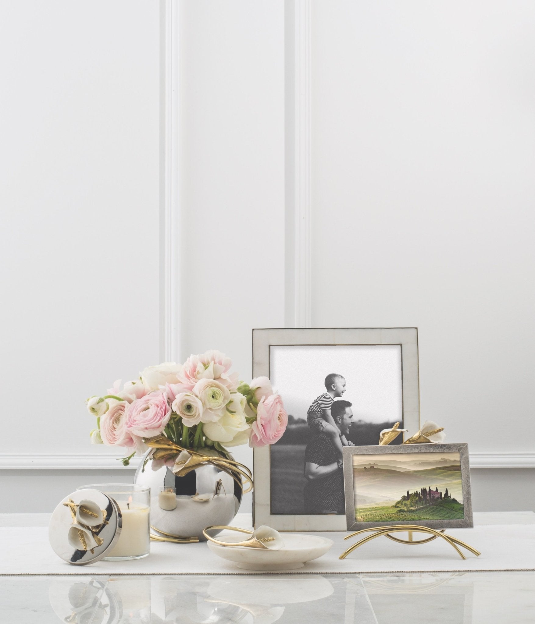 Premium Scented Calla Lily Candle - Natural Soy Wax, Long-Lasting Fragrance for Home, Wedding & Relaxation - Perfect for Romantic Decor, Spa Ambience & Gift Giving