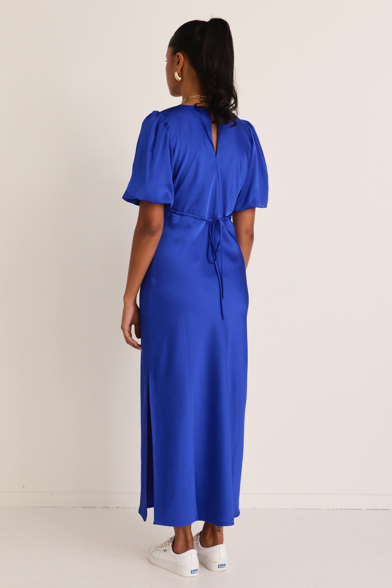 Elegant Aura Electric Blue Puff Sleeve Bias Maxi Dress for Women | Flowy Summer Beach Wedding Party Dress | Perfect for Beach Vacations, Date Nights & Special Occasions