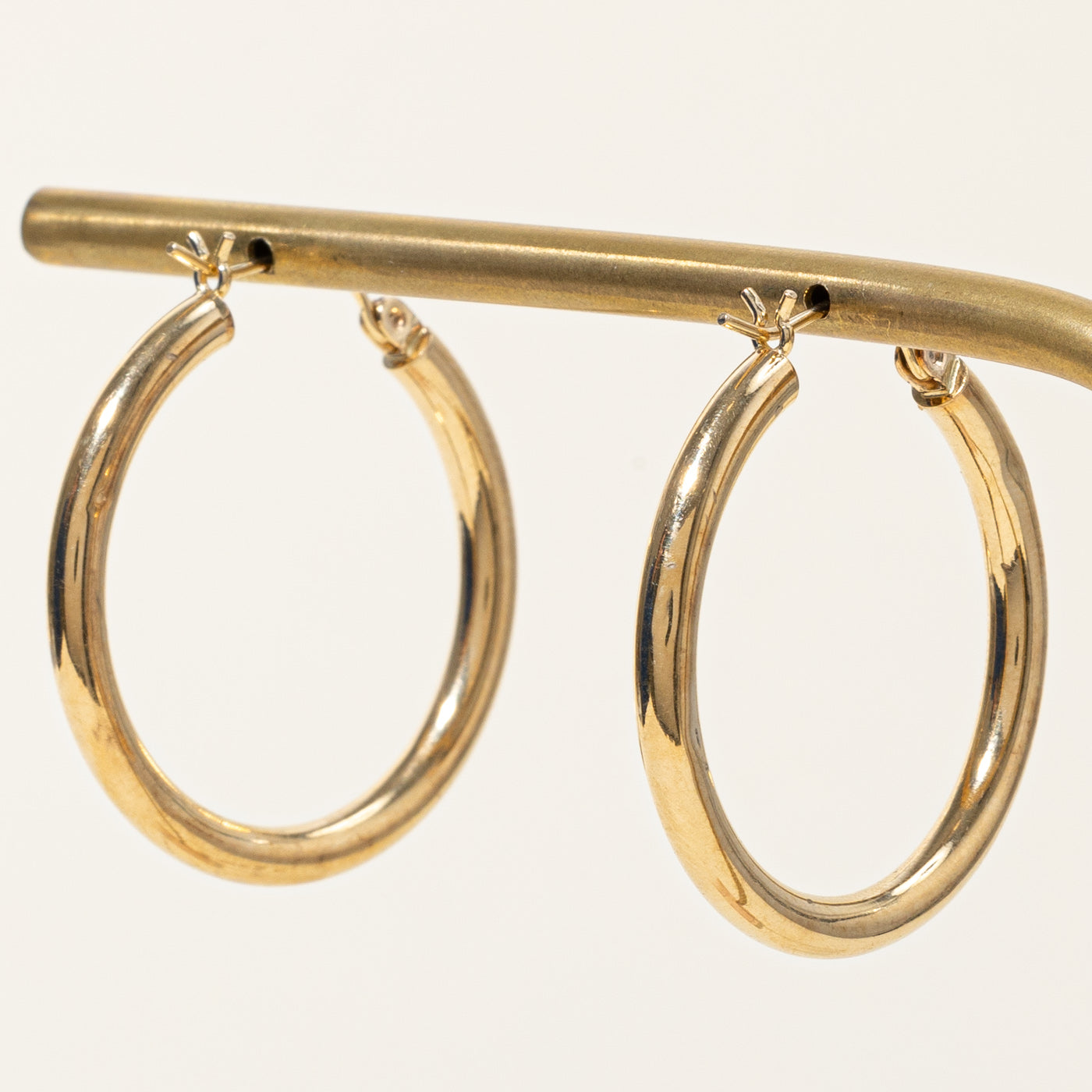 14K Yellow Gold Hoop Earrings for Women - Classic Dainty Huggie Hoops - Perfect for Everyday Wear, Gifts & Special Occasions