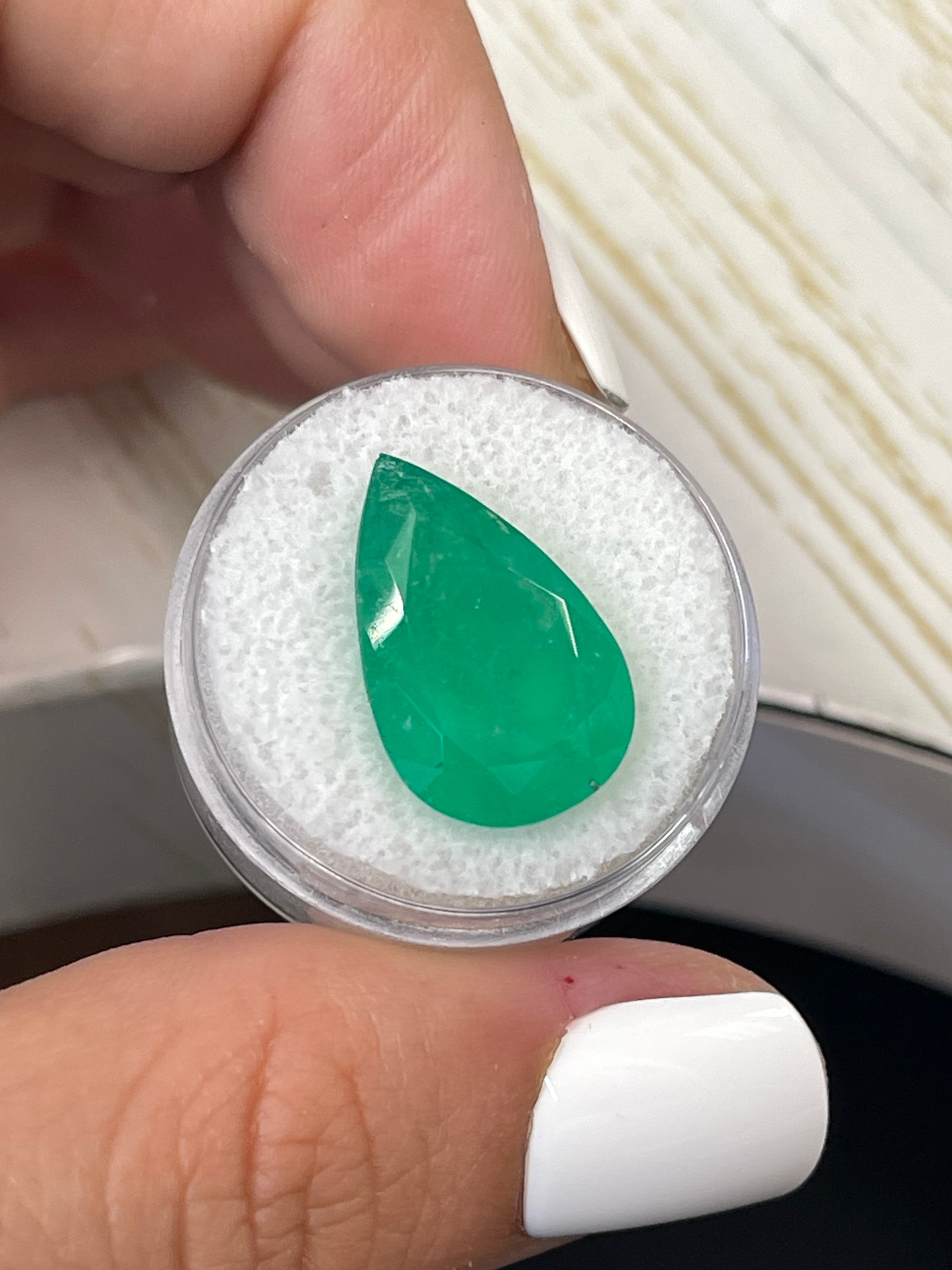 12.11 Carat Natural Colombian Emerald Pear Cut Loose Gemstone - 20x13mm Vivid Green for Jewelry Making & Engagement Rings