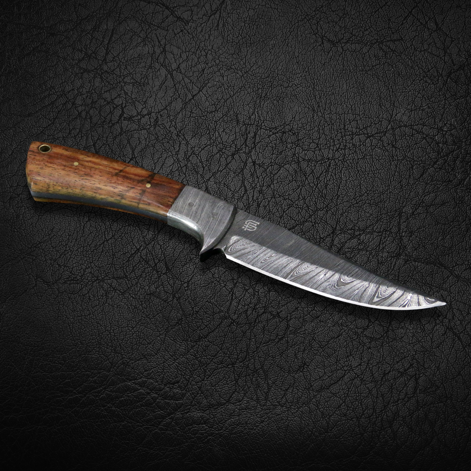 Premium Damascus Steel Hunting Knife - Handcrafted Outdoor Survival Knife for Camping, Hunting & Bushcraft - Razor Sharp Blade with Ergonomic Handle - Perfect Gift for Outdoorsmen