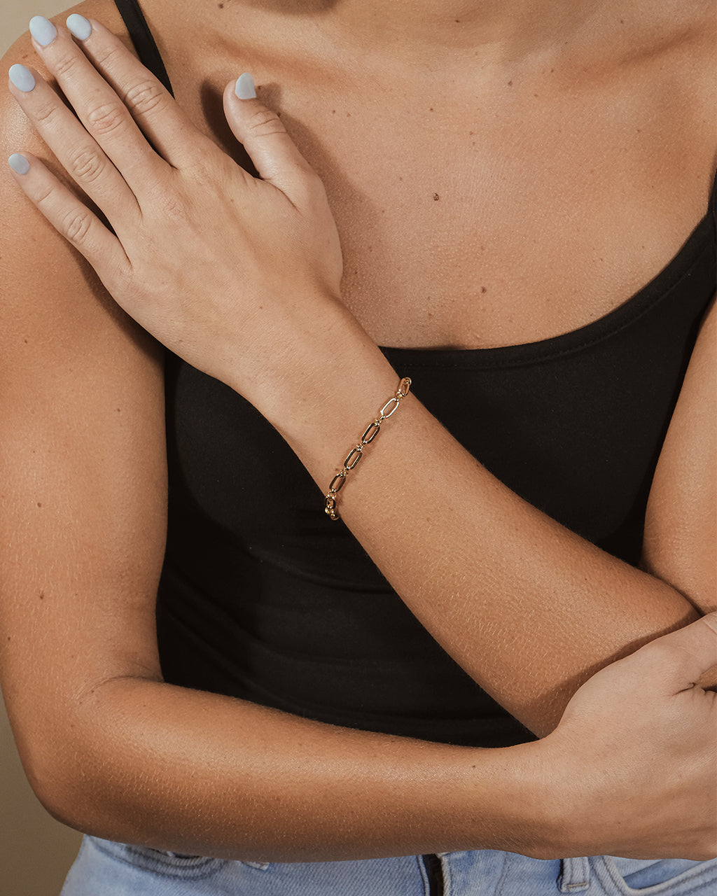 Stylish Oval Link Chain Bracelet for Women - Trendy Gold & Silver Jewelry Gift for Her - Perfect for Casual Wear, Parties & Special Occasions