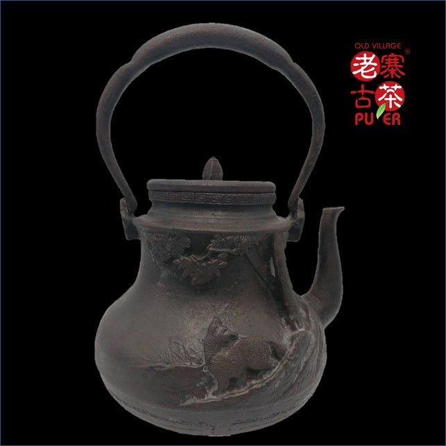 Authentic Kyoto Tetsubin Iron Teapot - Ryubundo Dragon Pattern, Takakuni Jurō Design | Perfect for Japanese Tea Ceremony & Home Decor