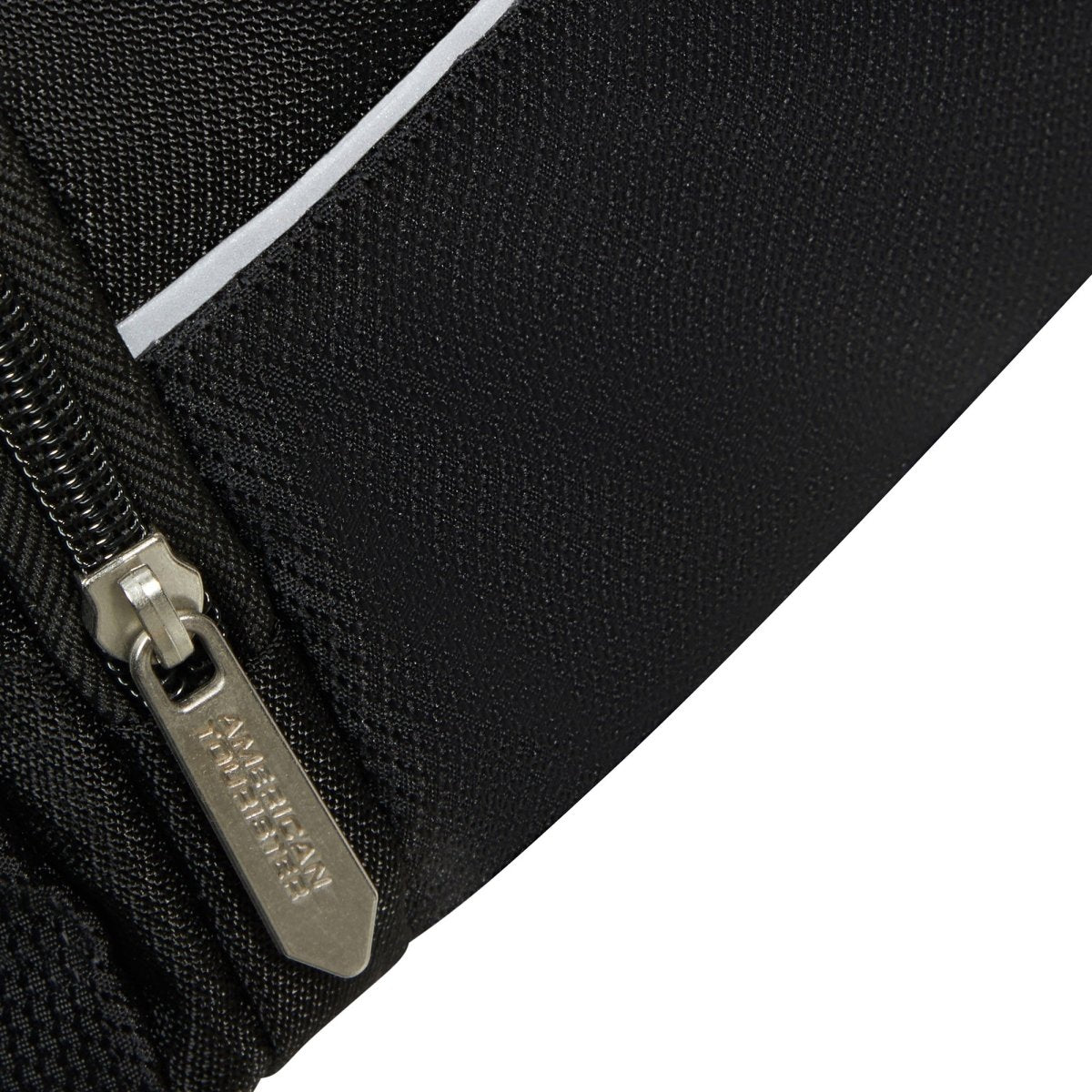 American Tourister Summerride Duffle Bag - Lightweight Travel Duffel for Gym, Sports & Weekend Getaways - Perfect Carry-On Luggage for Men & Women