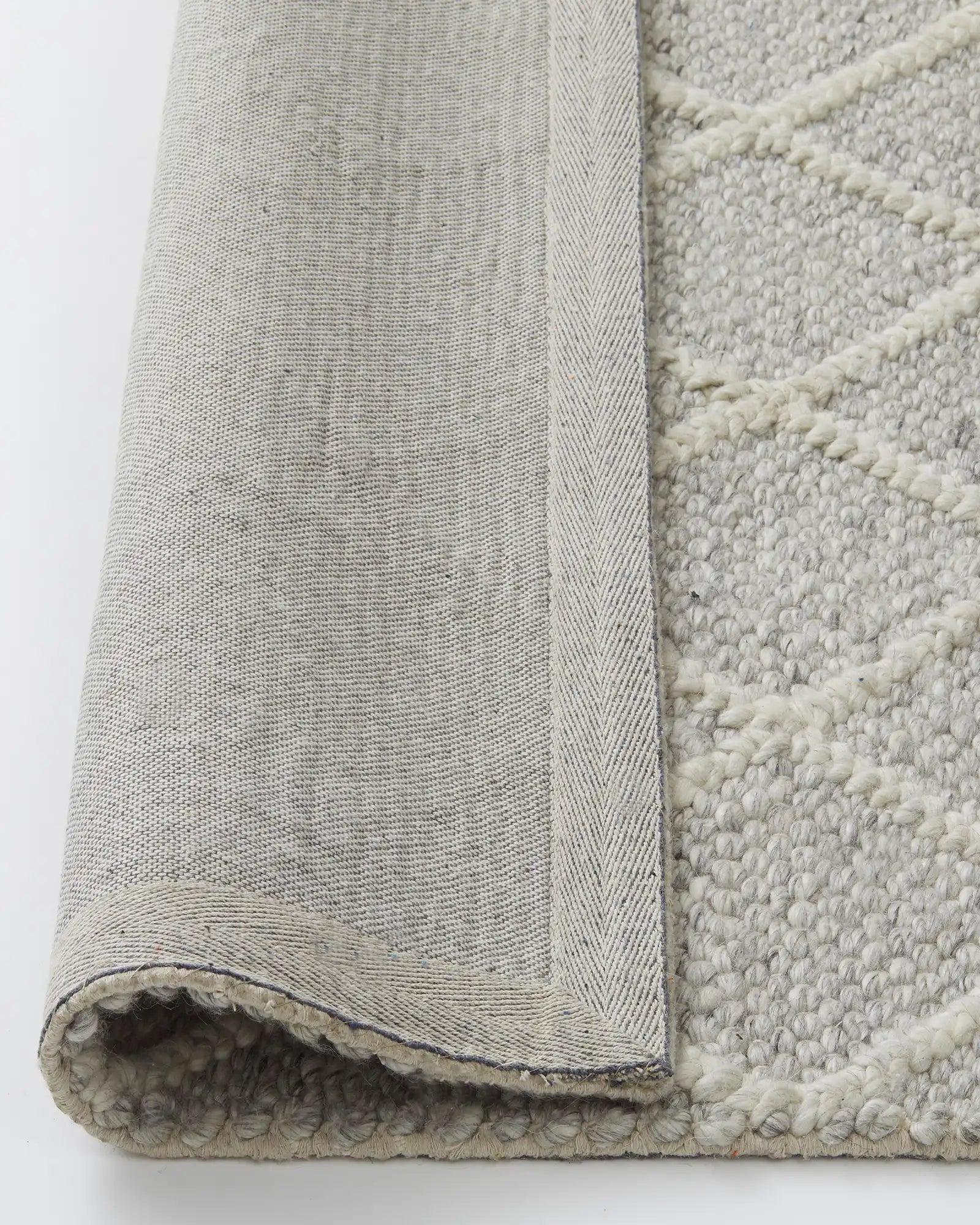 Premium Mitre Rug Feather - Soft & Durable Feather Decor for Home, Bedroom, Living Room - Perfect for Boho, Farmhouse & Modern Interior Design Styles