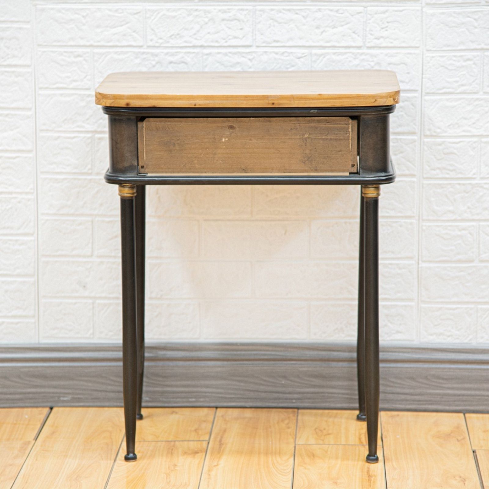 Refino Modern Side Table by Urban Style - Stylish End Table for Living Room, Bedroom & Office - Perfect for Coffee, Books & Decor
