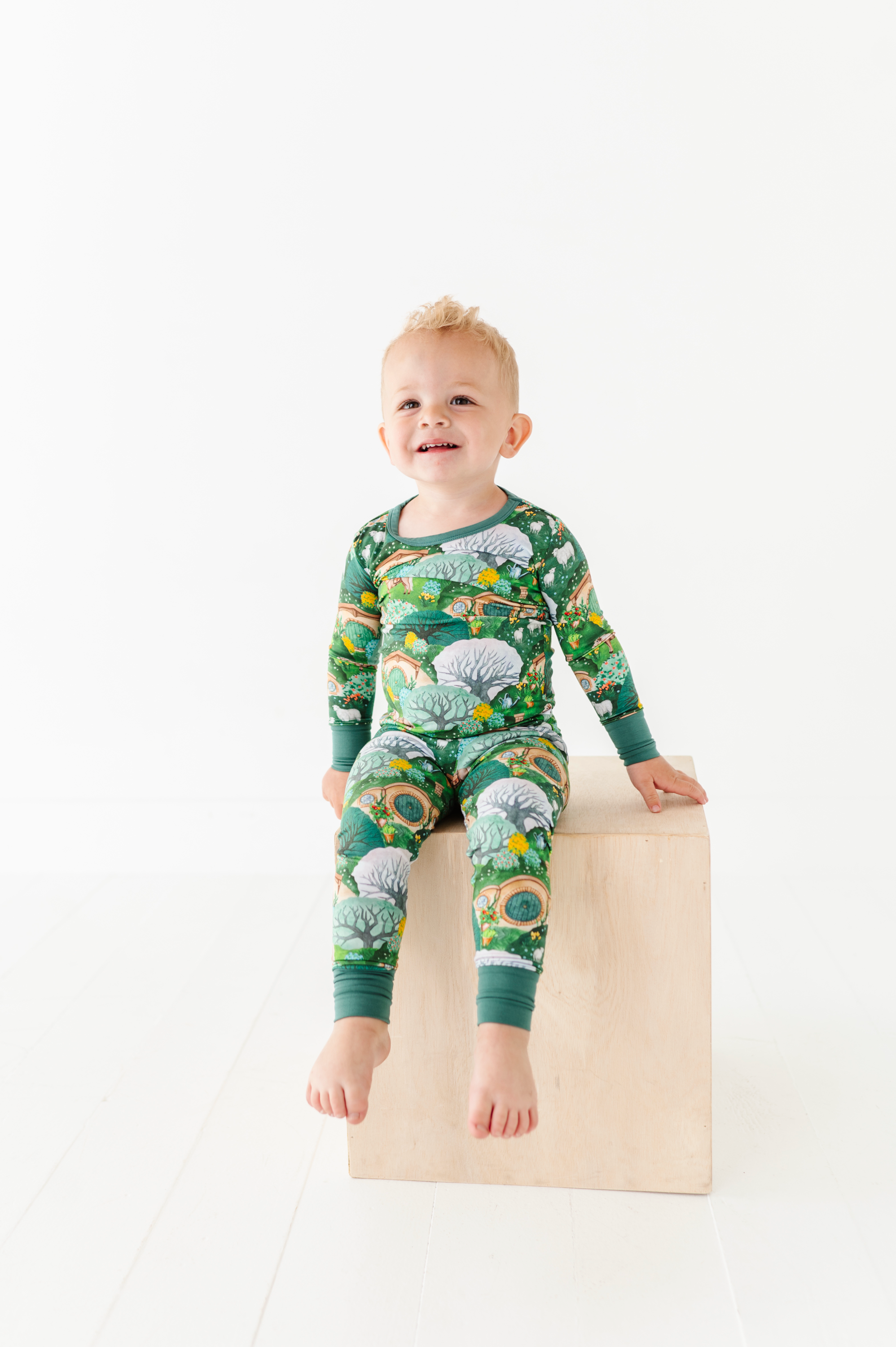 The Shire™ In Bloom Two Piece Pajama Set - Soft Floral Printed Sleepwear for Women, Comfortable Cotton Pajamas for Lounge & Sleep - Perfect for Relaxing at Home, Gift for Her