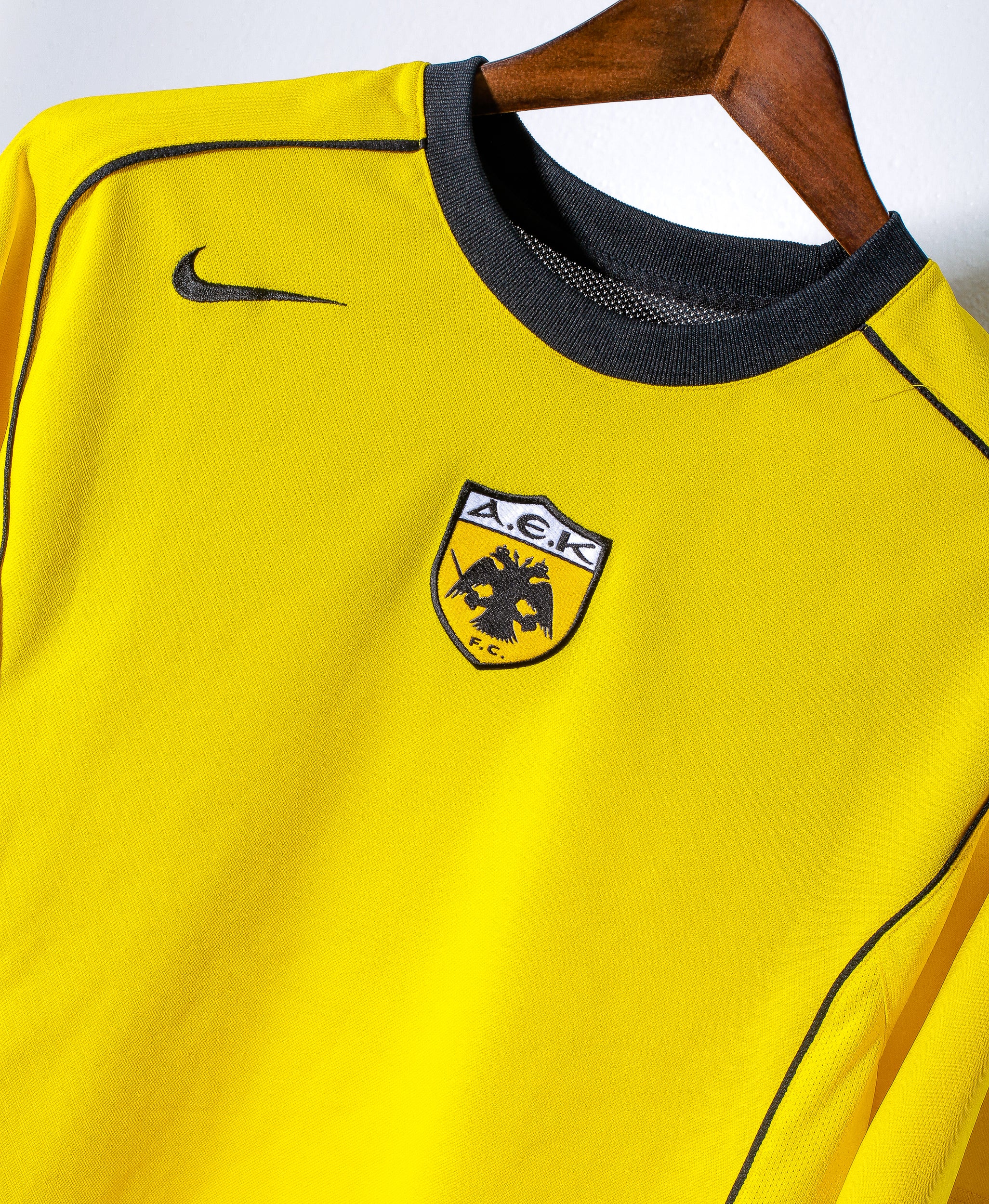 2004 AEK Home (L) - Stylish and Comfortable Home Decor for Living Room, Bedroom, and Office