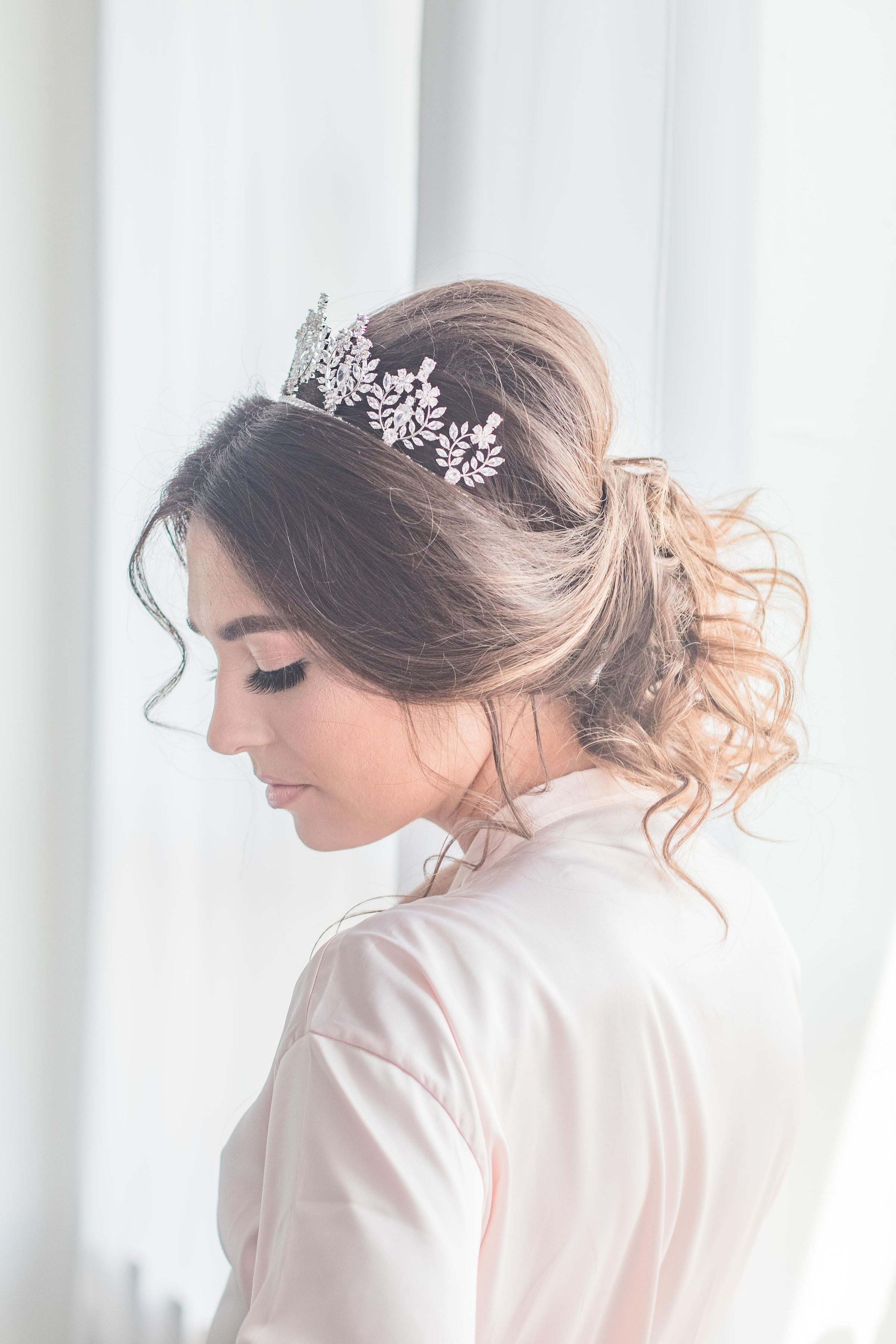 JASLYNE Simulated Diamond Tiara – Elegant Crystal Bridal Crown for Weddings, Prom & Special Occasions