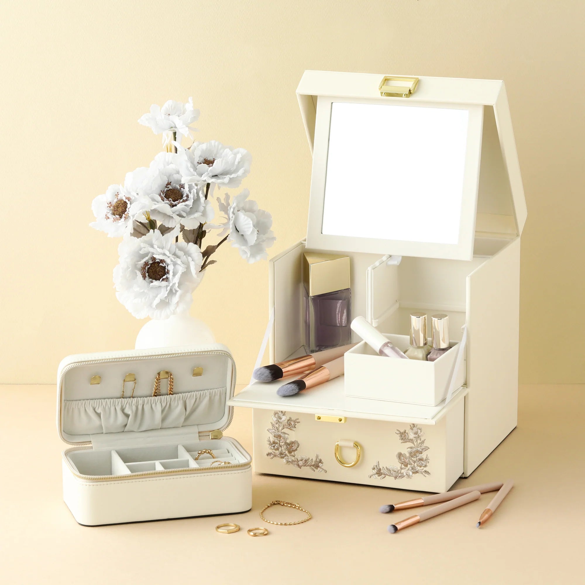 Elegant Beige Embroidery Flower Jewelry Box - Perfect for Gift Giving, Home Decor & Organizing Necklaces, Rings & Earrings