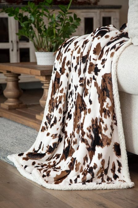 Soft Tri-Color Cowhide Plush Throw Blanket - Luxurious Faux Fur Bedspread for Couch, Bed & Home Decor - Perfect for Cozy Nights & Winter Warmth